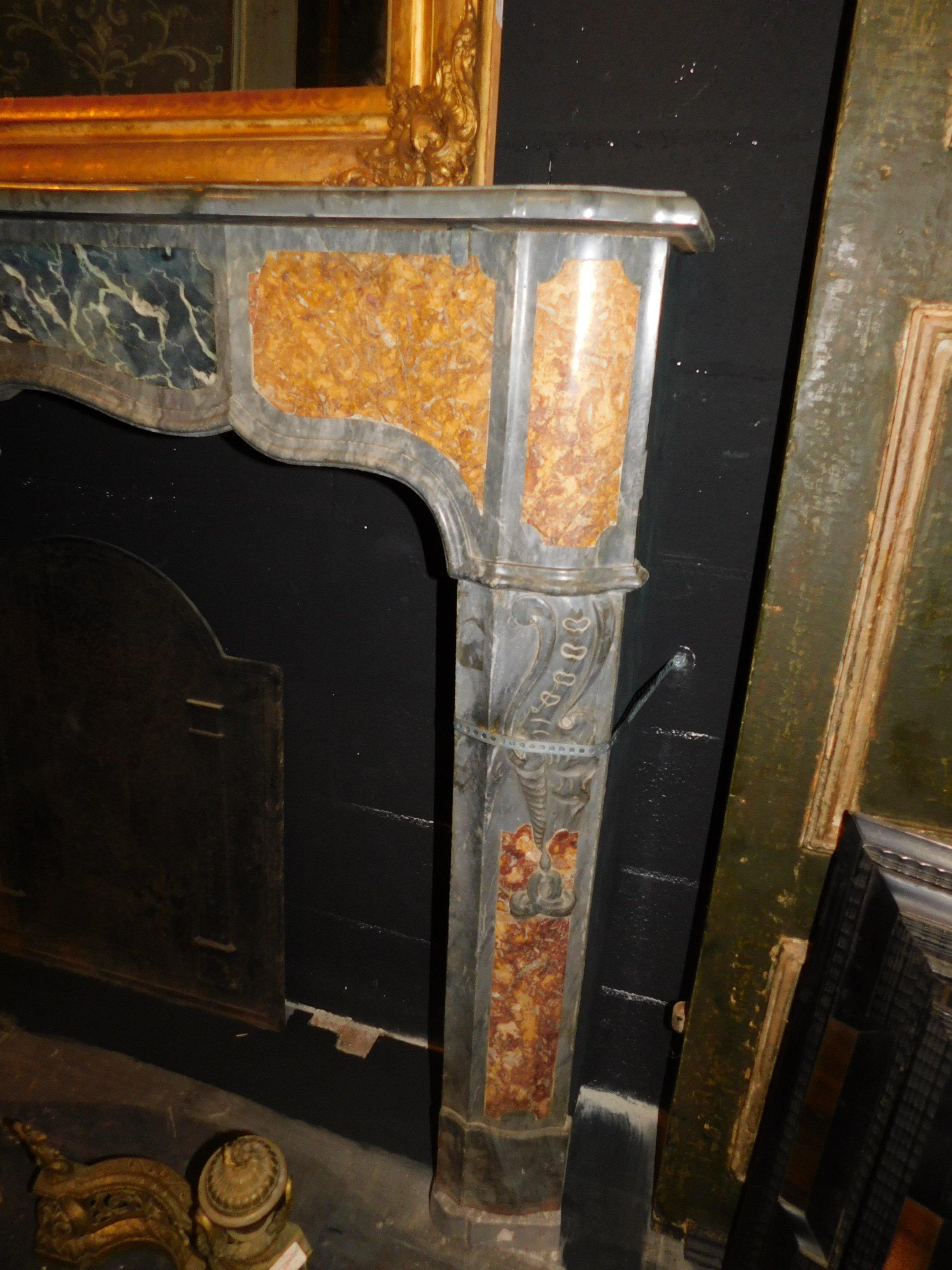 Antique Fireplace in Inlaid Gray, Black and Yellow Marble, Shell, 1700 Italy For Sale 8