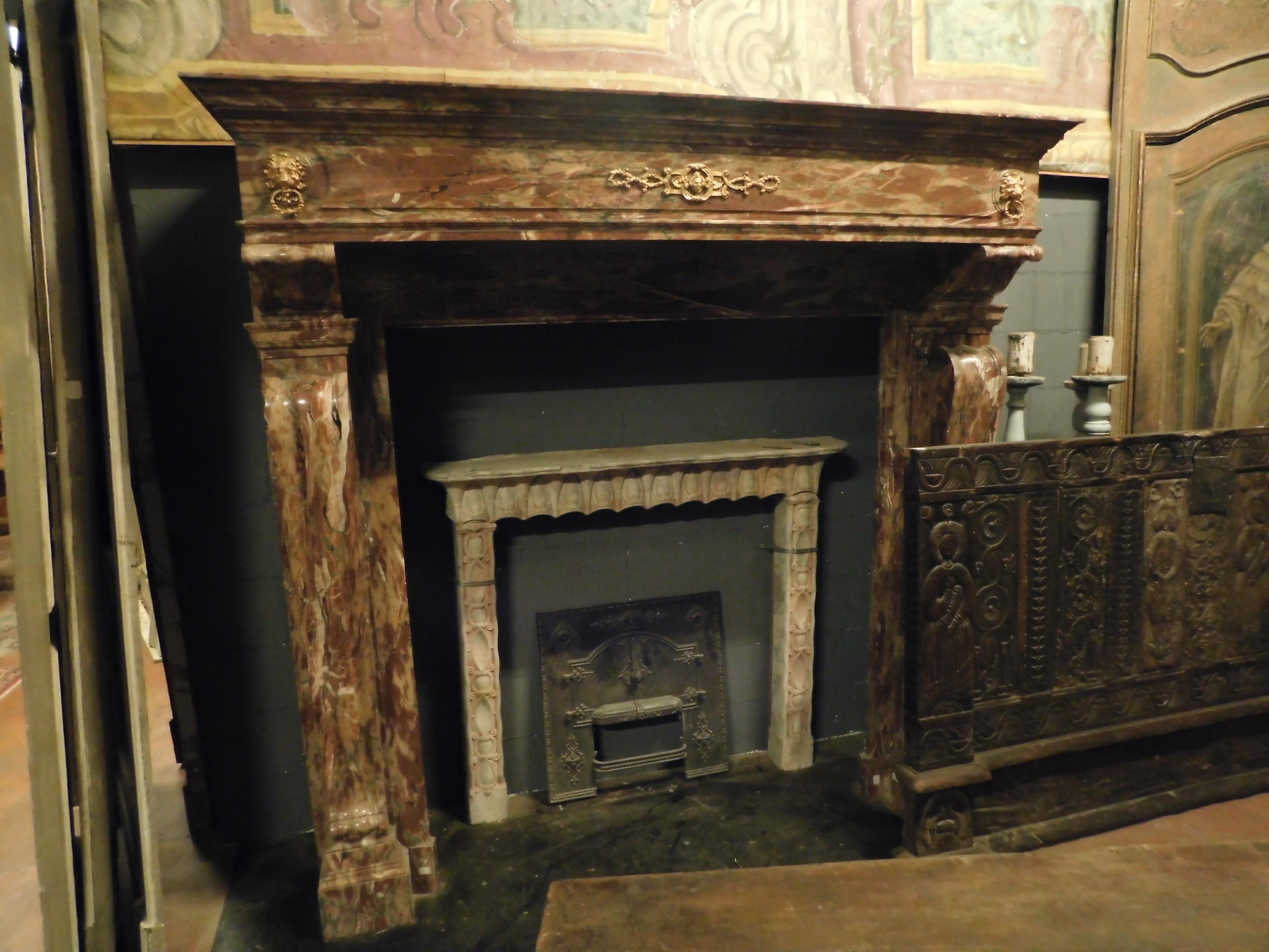 Antique Fireplace in Levanto Red Marble, Applied Bronzes Empire Style 1800 Italy In Good Condition For Sale In Cuneo, Italy (CN)