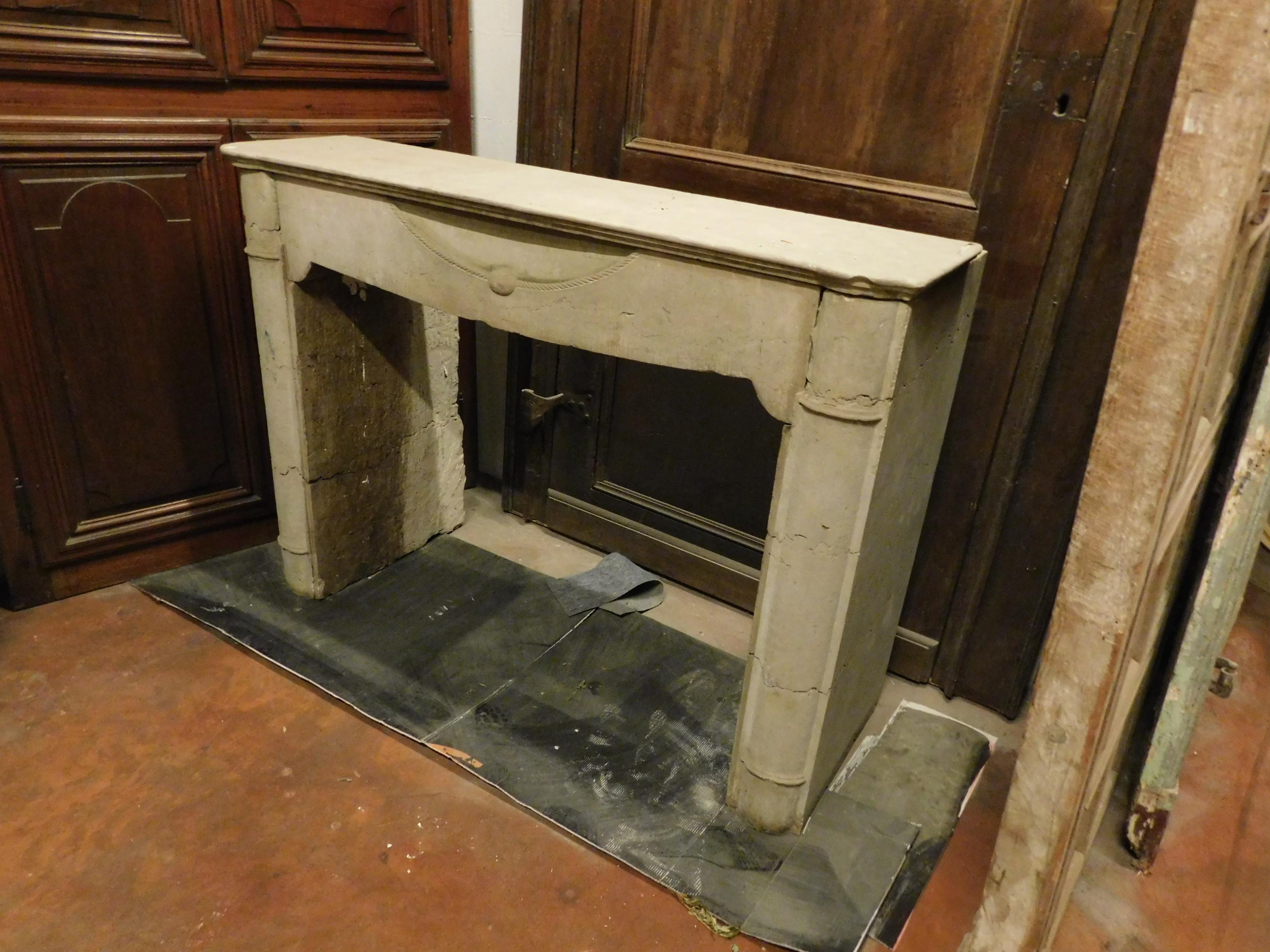 Antique fireplace in travertine stone, neoclassical, '800 Italy In Good Condition In Cuneo, Italy (CN)