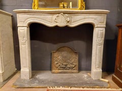 Antique fireplace in white Carrara marble, carved central shell, '700 France