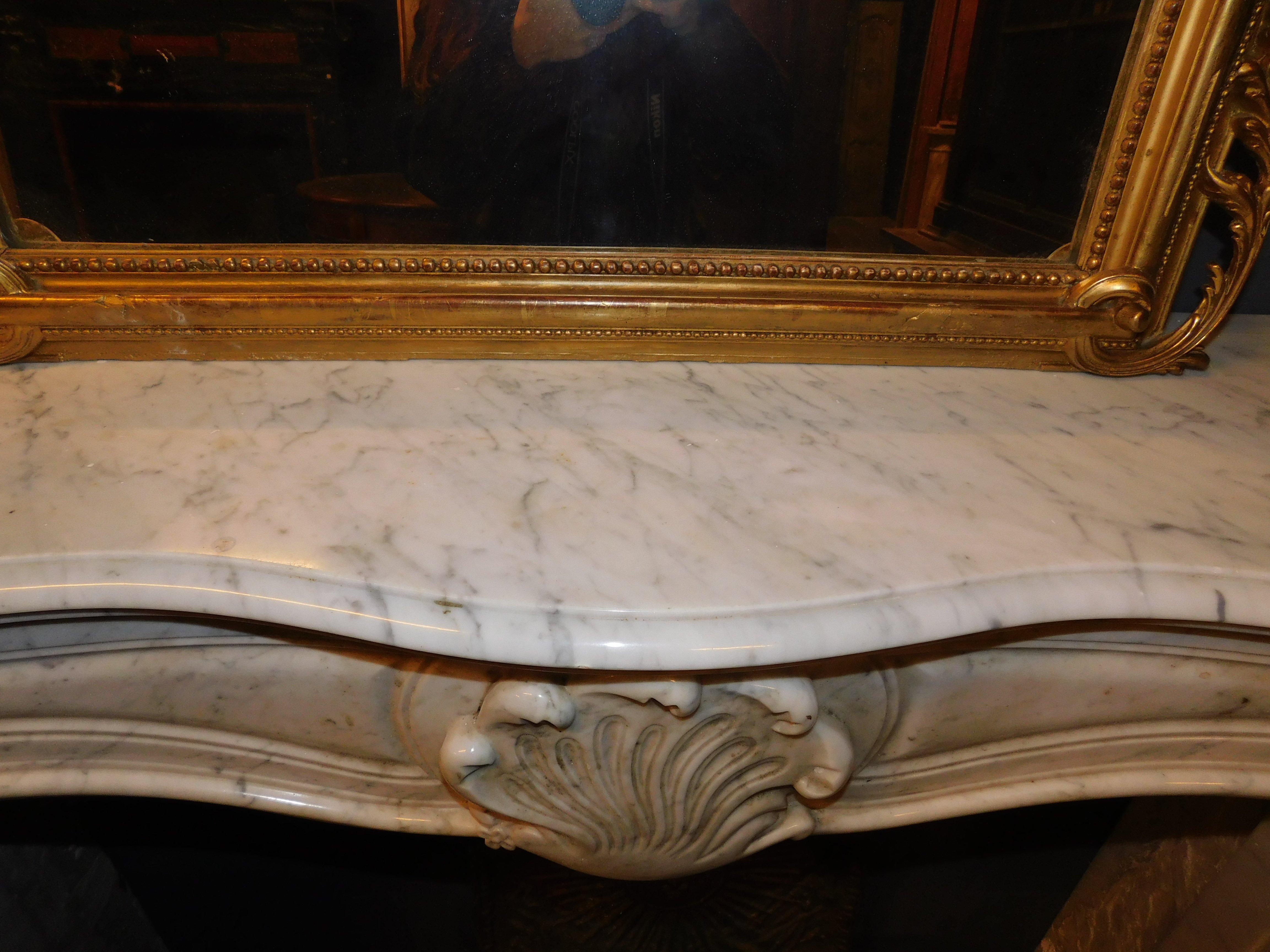 Carrara Marble Antique fireplace in white Carrara marble, carved central shell, '700 France For Sale