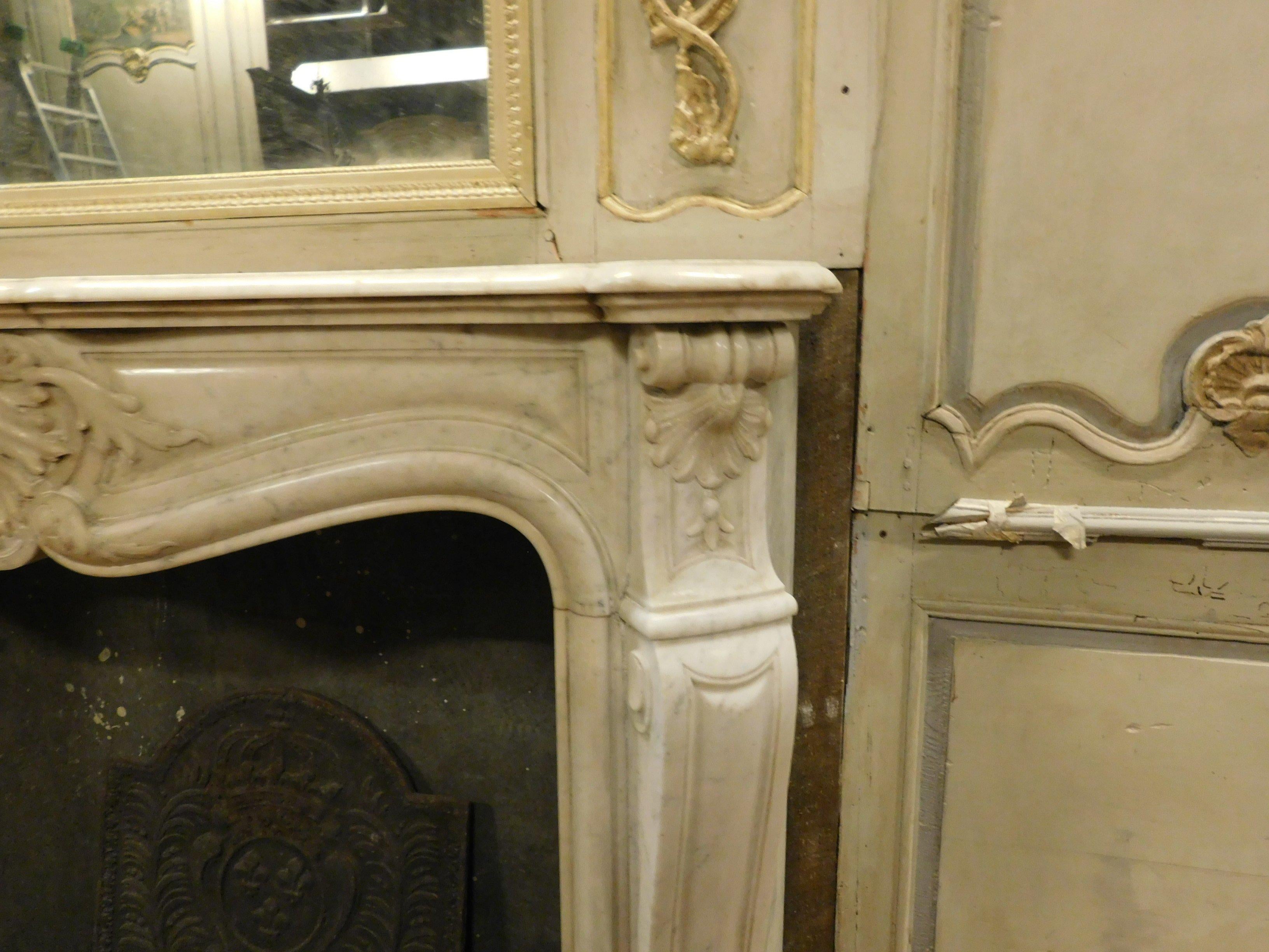 18th Century Antique Fireplace in White Carrara Marble, Carved Shells, 1700, France