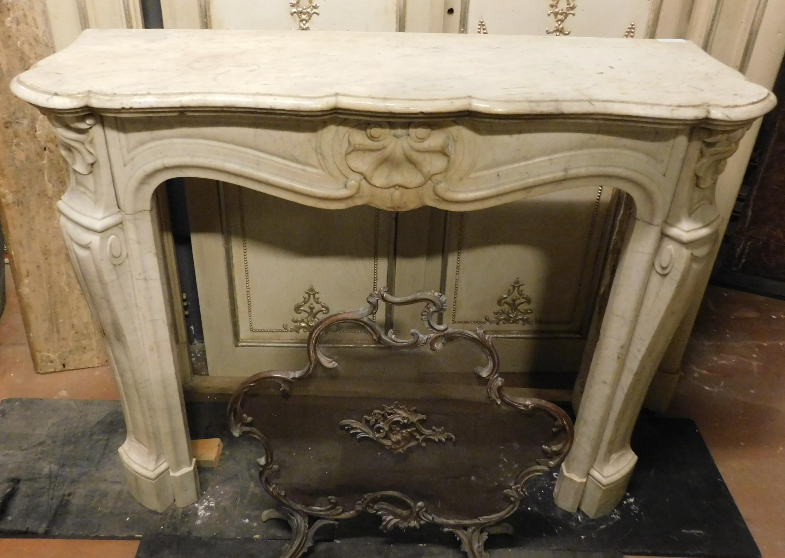 French Antique Fireplace in White Carrara Marble with Three Shells, 18th Century France
