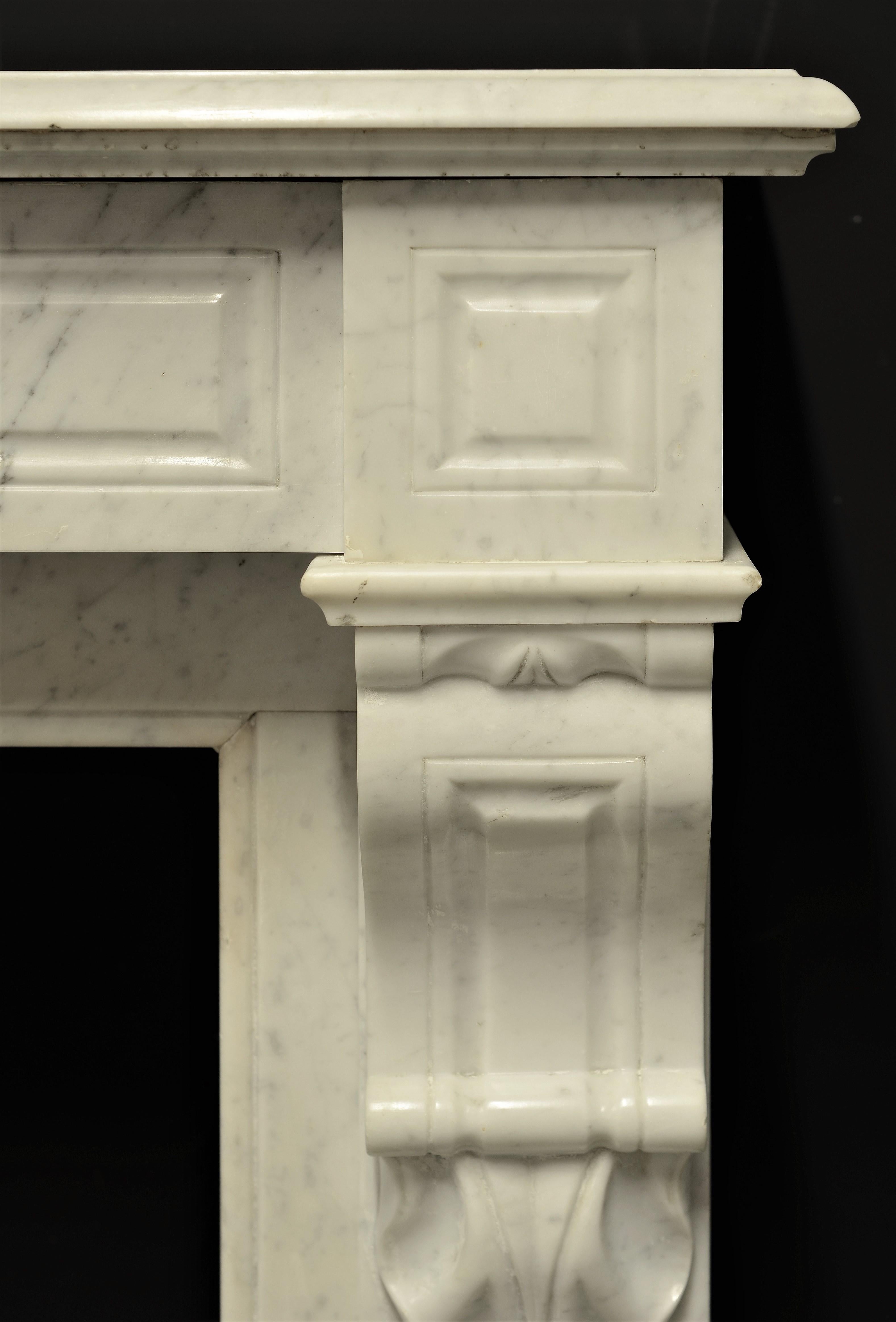 Antique Fireplace in White Marble In Good Condition In Haarlem, Noord-Holland