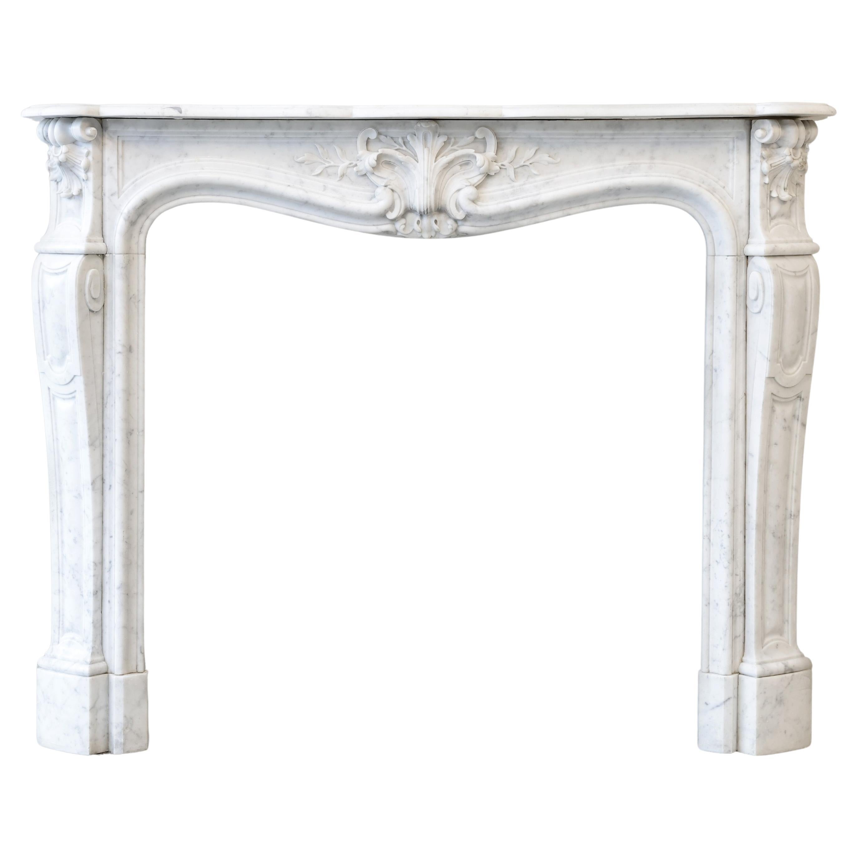 Caminetto antico - XIX secolo - Marmo di Carrara - Luigi XV in vendita