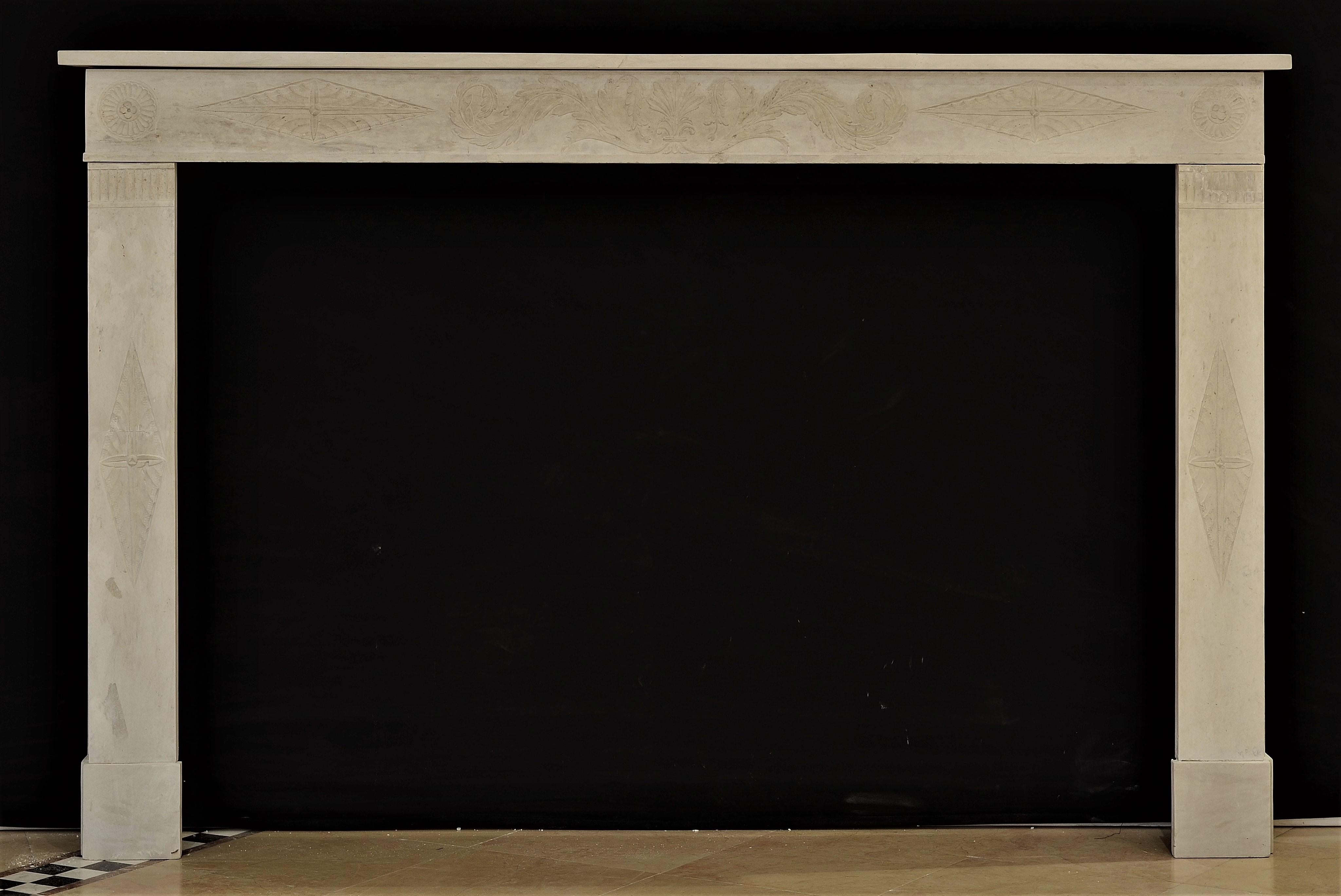 Antique fireplace mantel 19th century limestone Louis XVI from France
Finely carved Louis XVI in very soft toned and warm grayish limestone from France .
Beautifully decorated and finely carved frieze, central foliage flanked by diamond