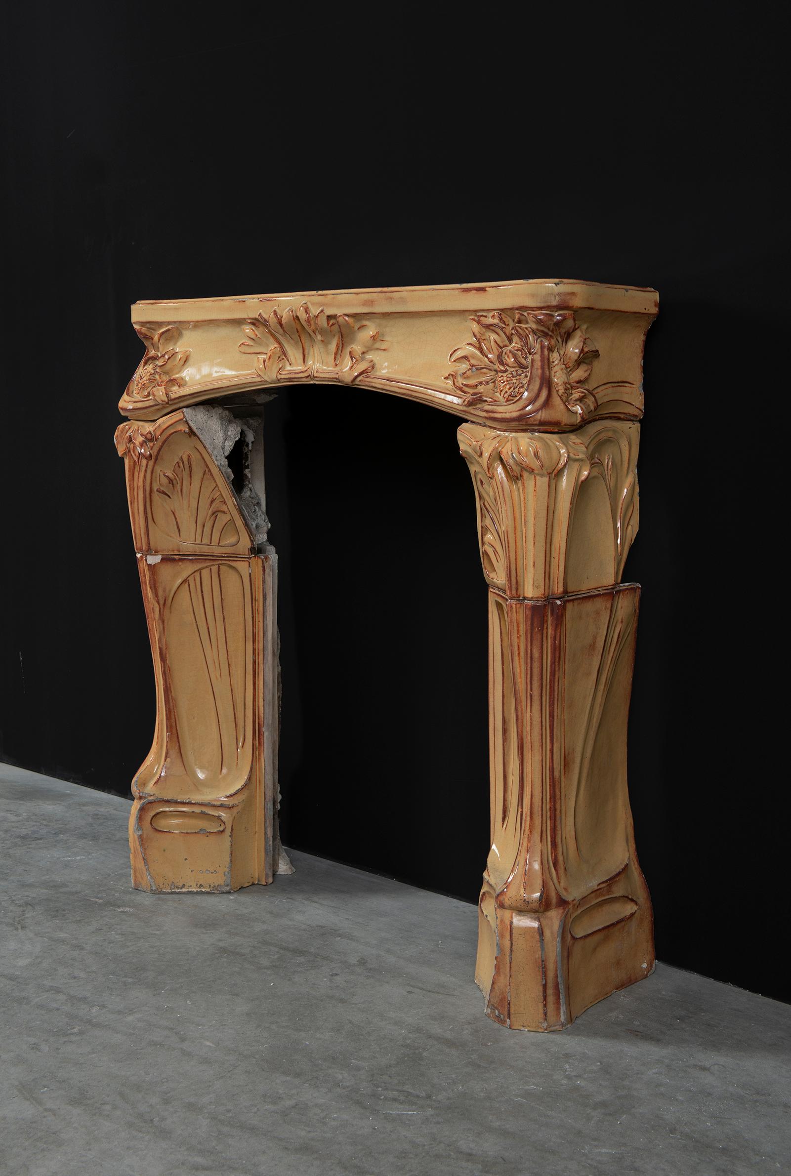 Antique Fireplace Mantel en Faience by Louis Majorelle In Fair Condition For Sale In Haarlem, Noord-Holland