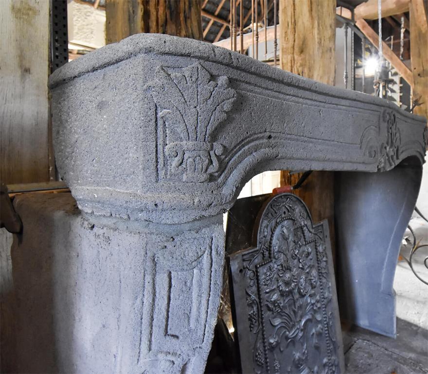 Repisa de chimenea antigua en Bueno estado para la venta en Udenhout, NL