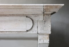 Antiker Kaminsims aus französischem Kalkstein aus dem 19. Jahrhundert