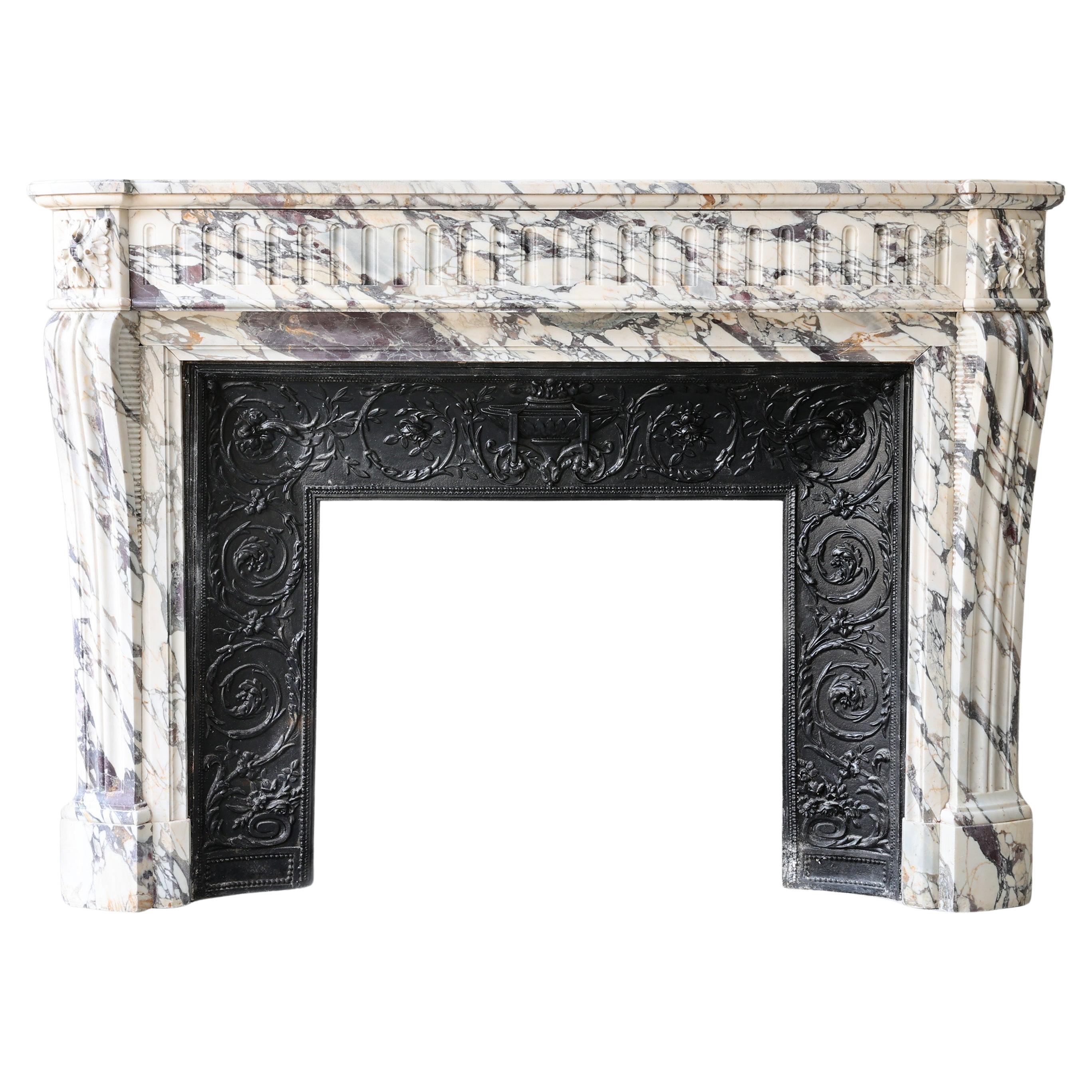 Antico caminetto in marmo Fleur de Pecher, stile Luigi XVI