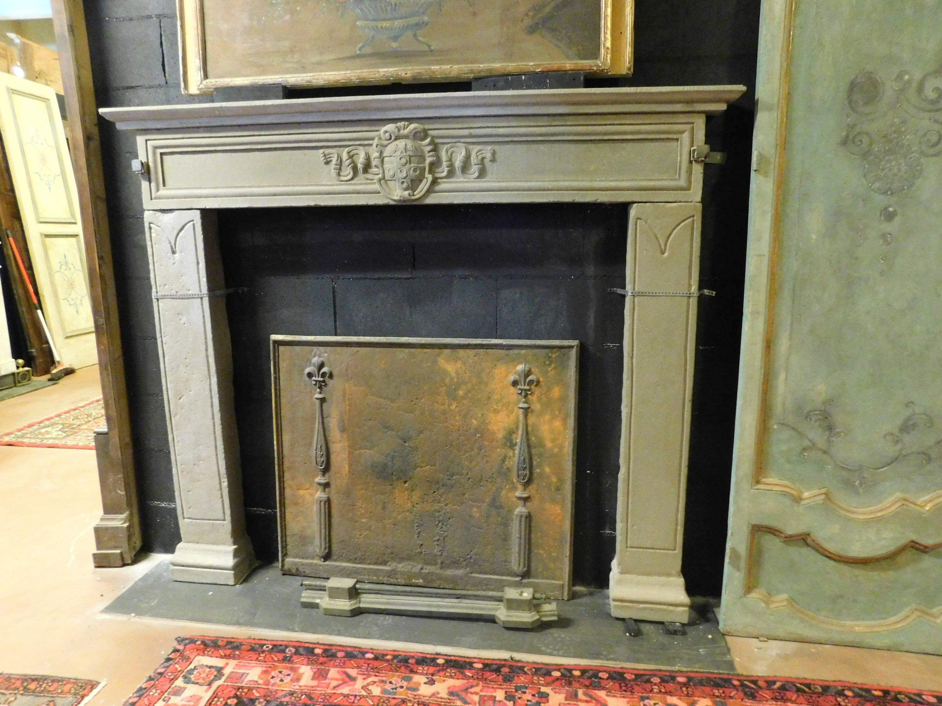 Italian Antique Fireplace Mantel in Gray Sandstone, Noble Coat of Arms, ep.1500 Florence