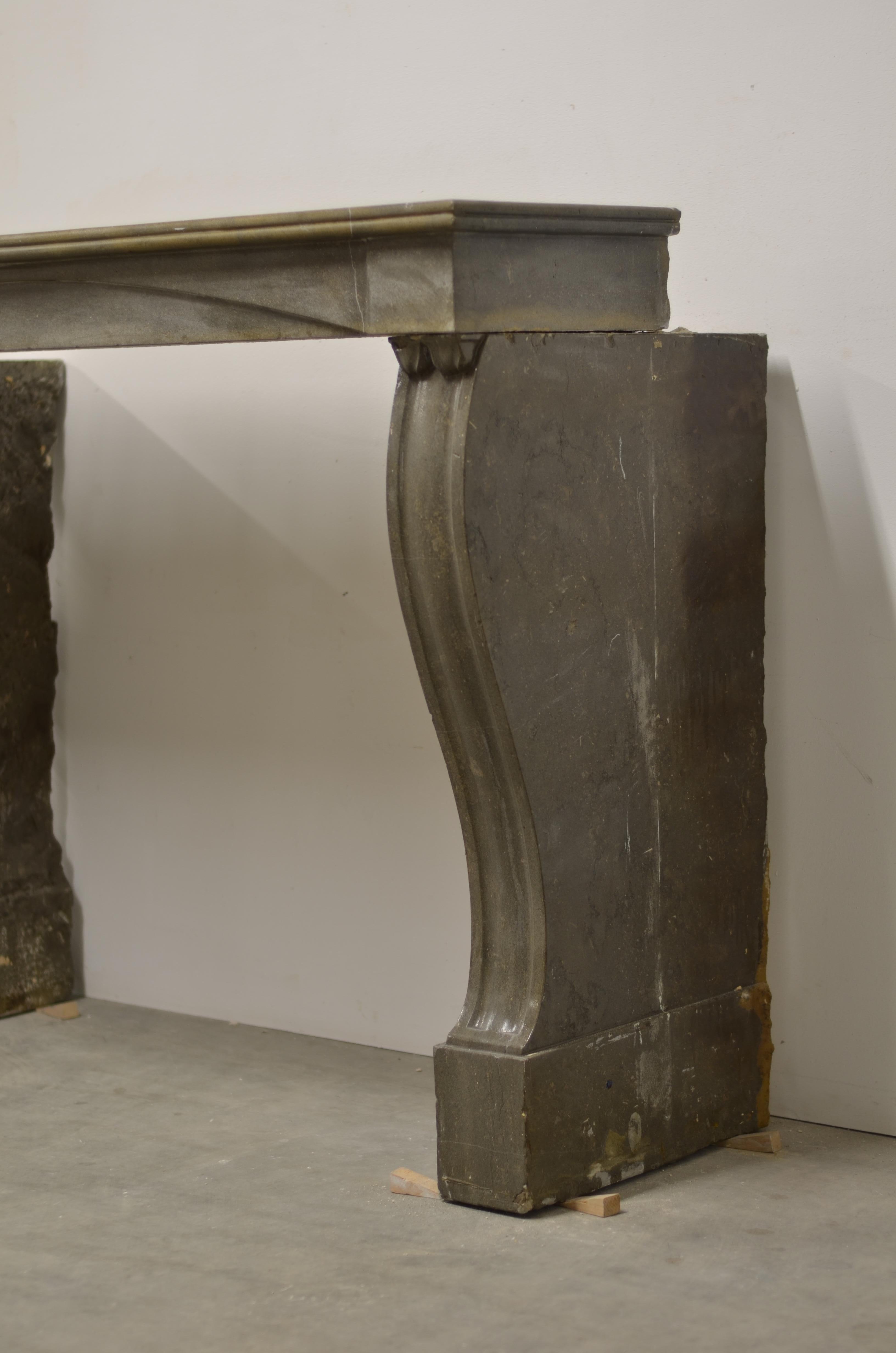 Antique Fireplace Mantel in Limestone For Sale 1