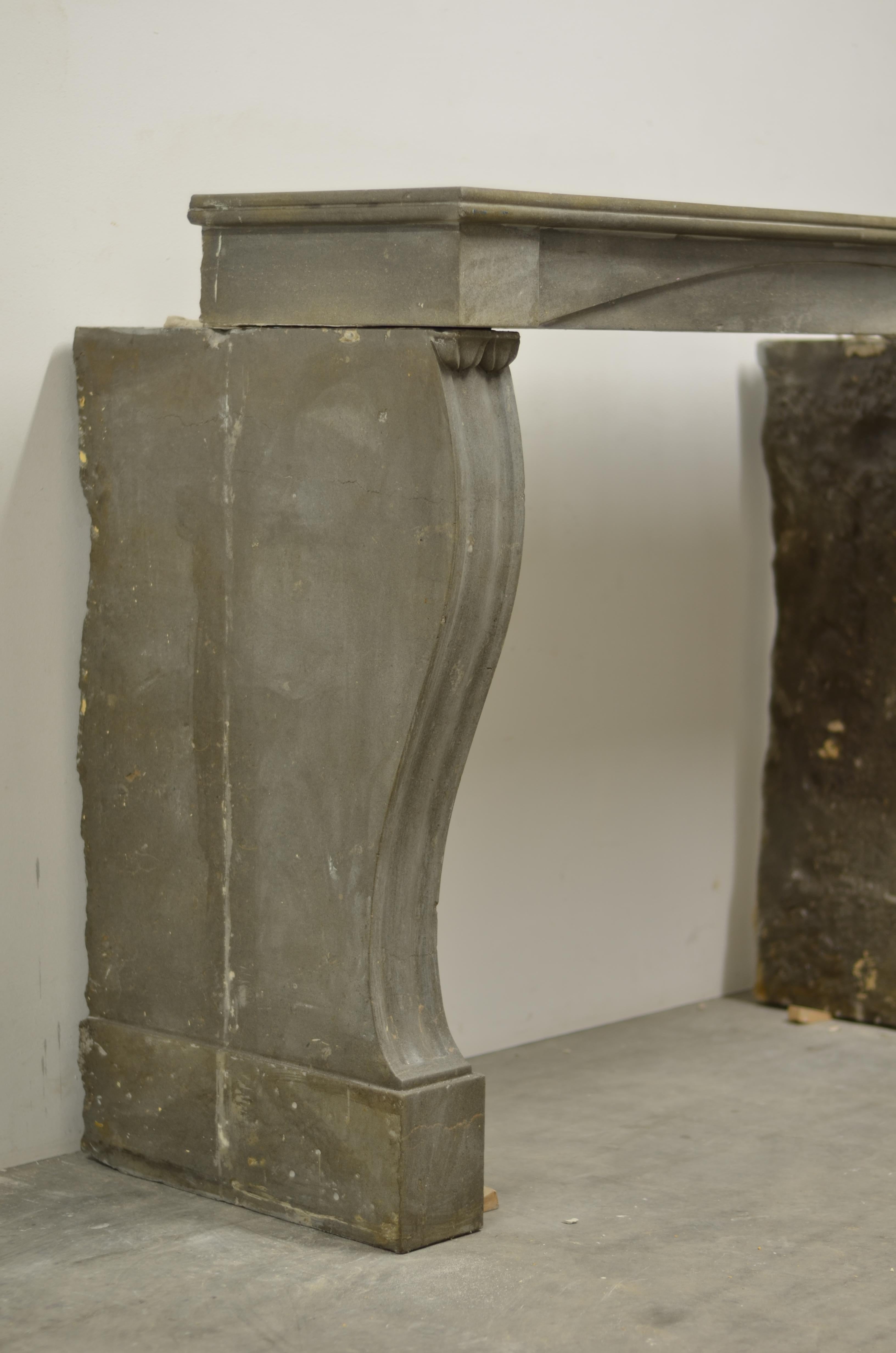 Antique Fireplace Mantel in Limestone For Sale 2