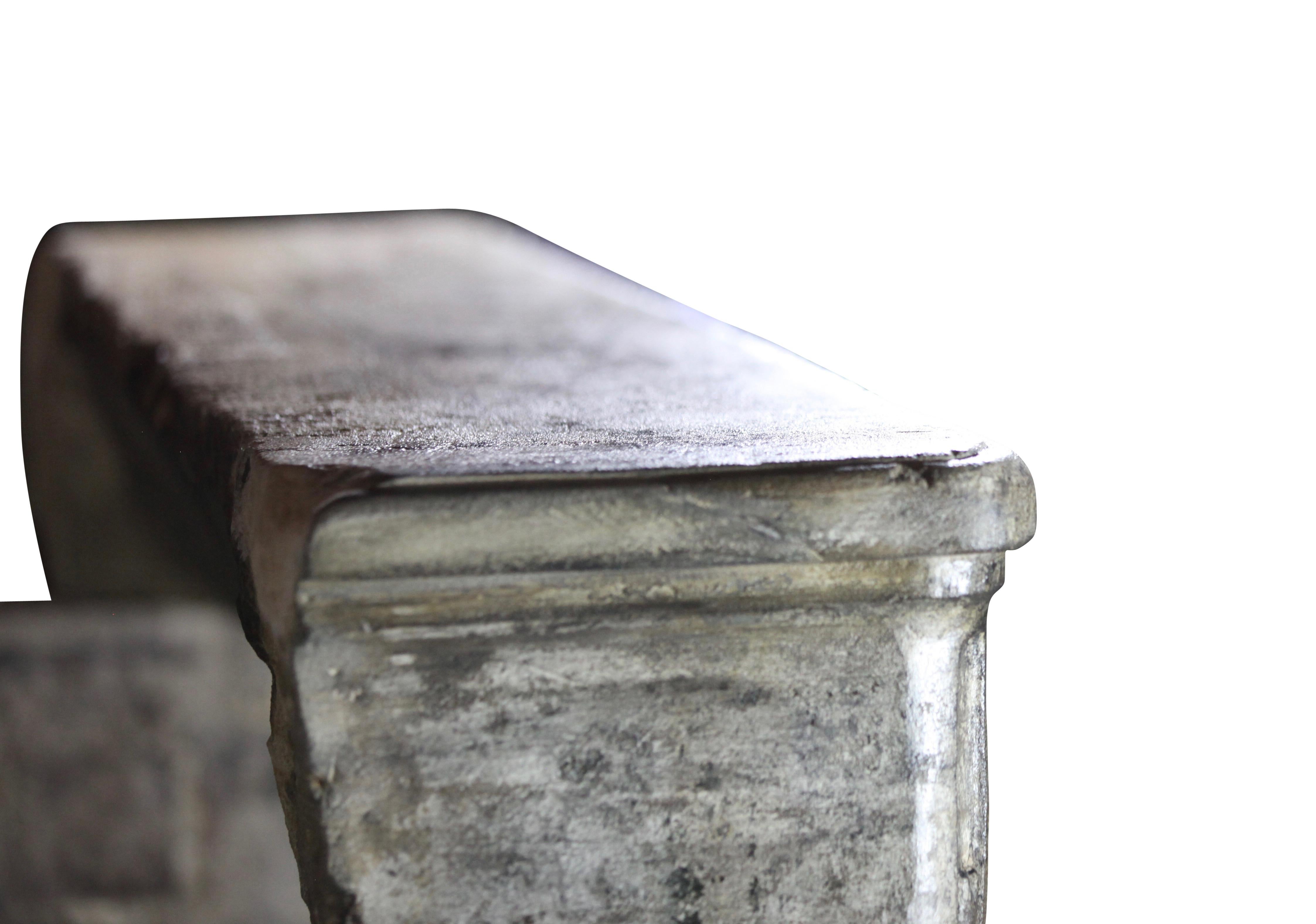 Repisa de chimenea antigua de piedra caliza patinada en venta 12