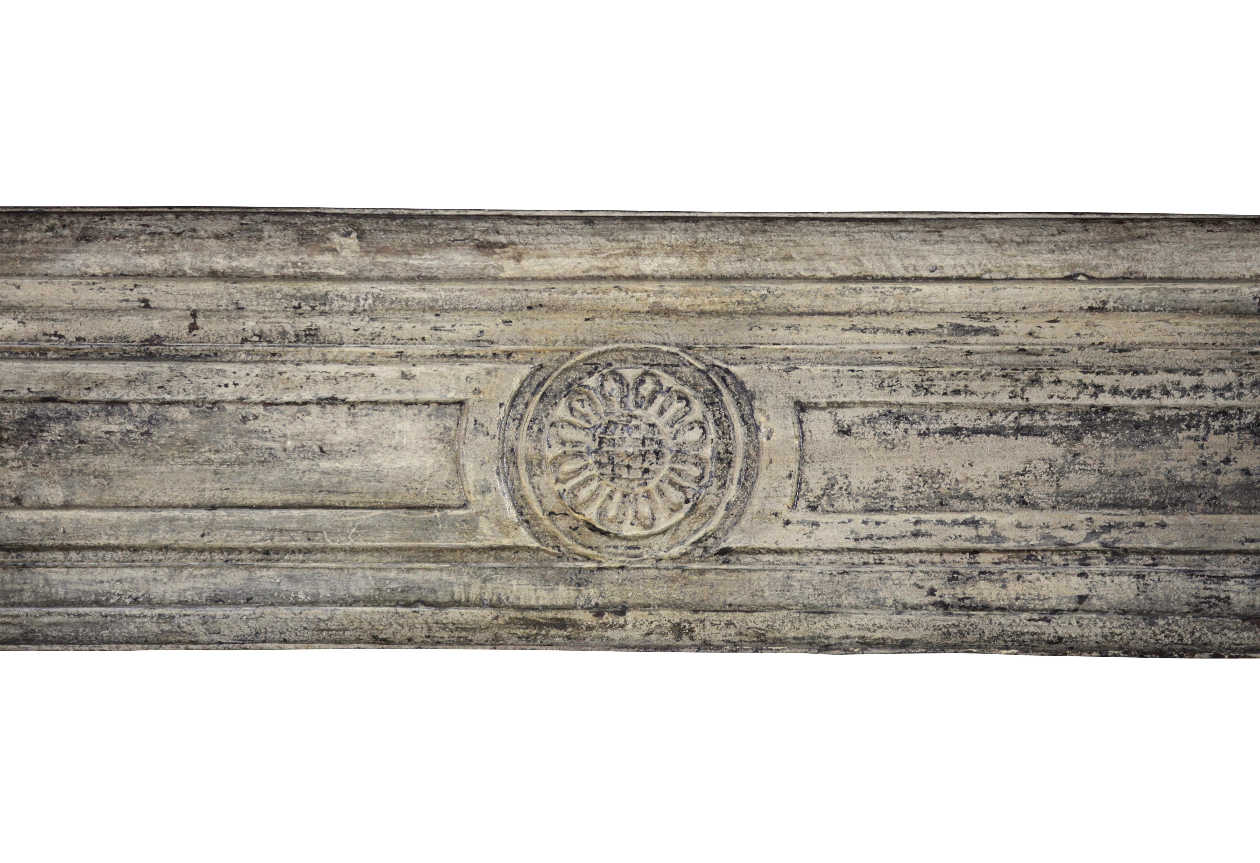 Repisa de chimenea antigua de piedra caliza patinada Francés en venta