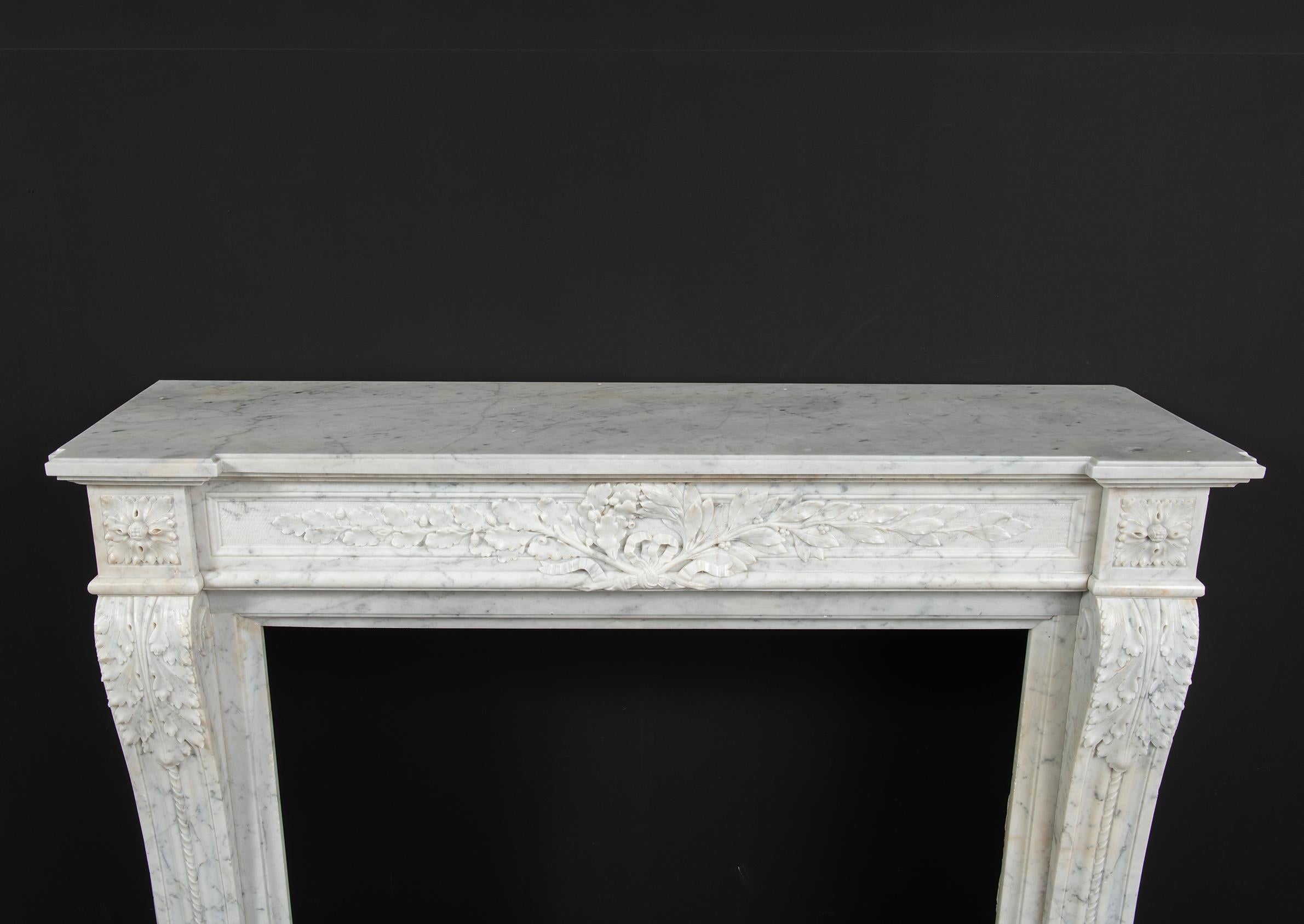 Antique Fireplace Mantel in Louis XVI Style In Fair Condition For Sale In Haarlem, Noord-Holland