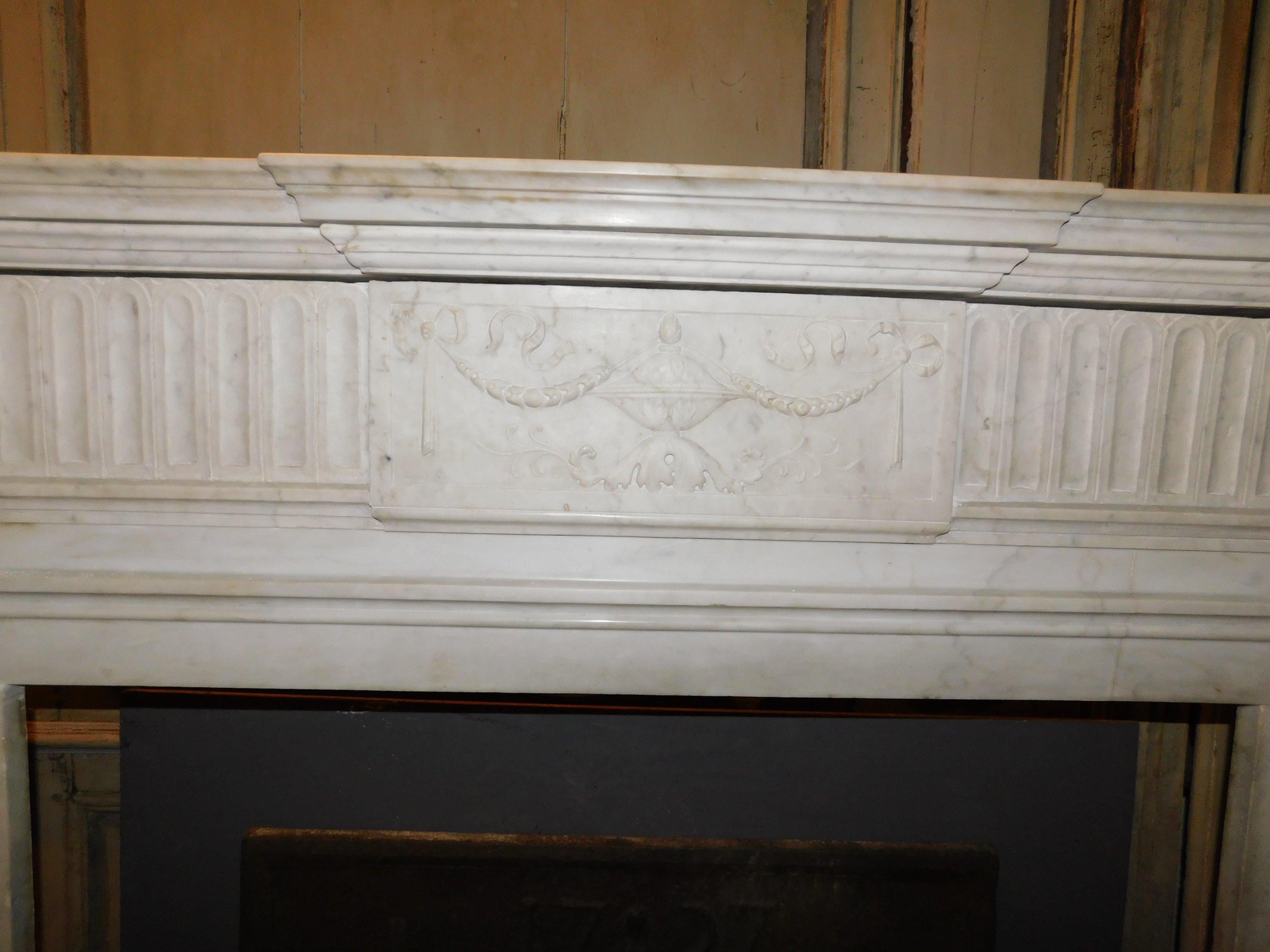 Antique Fireplace Mantel in White Carrara Marble, Verde Alpi Marble Inlays, 1700 2