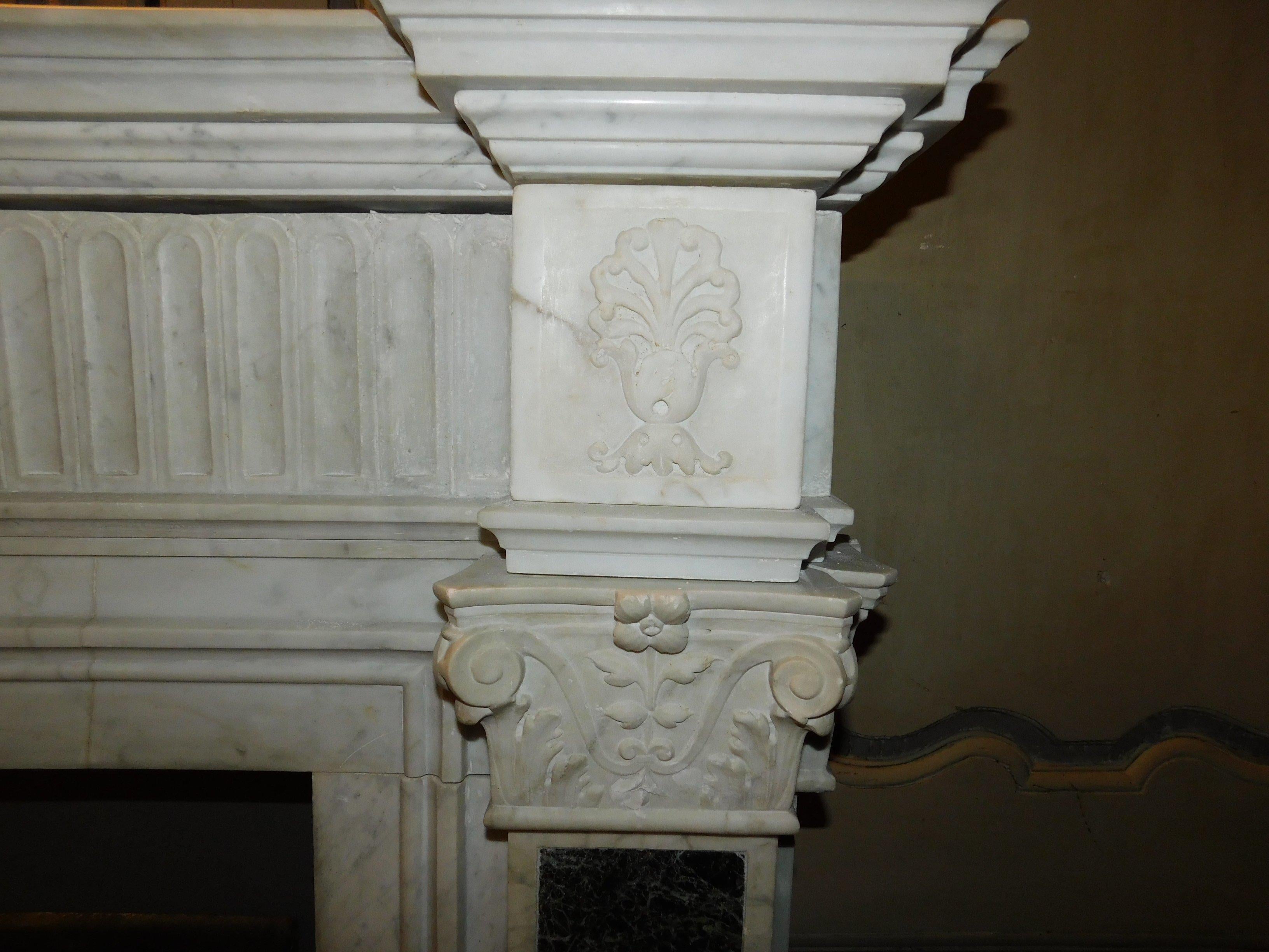 Antique Fireplace Mantel in White Carrara Marble, Verde Alpi Marble Inlays, 1700 3