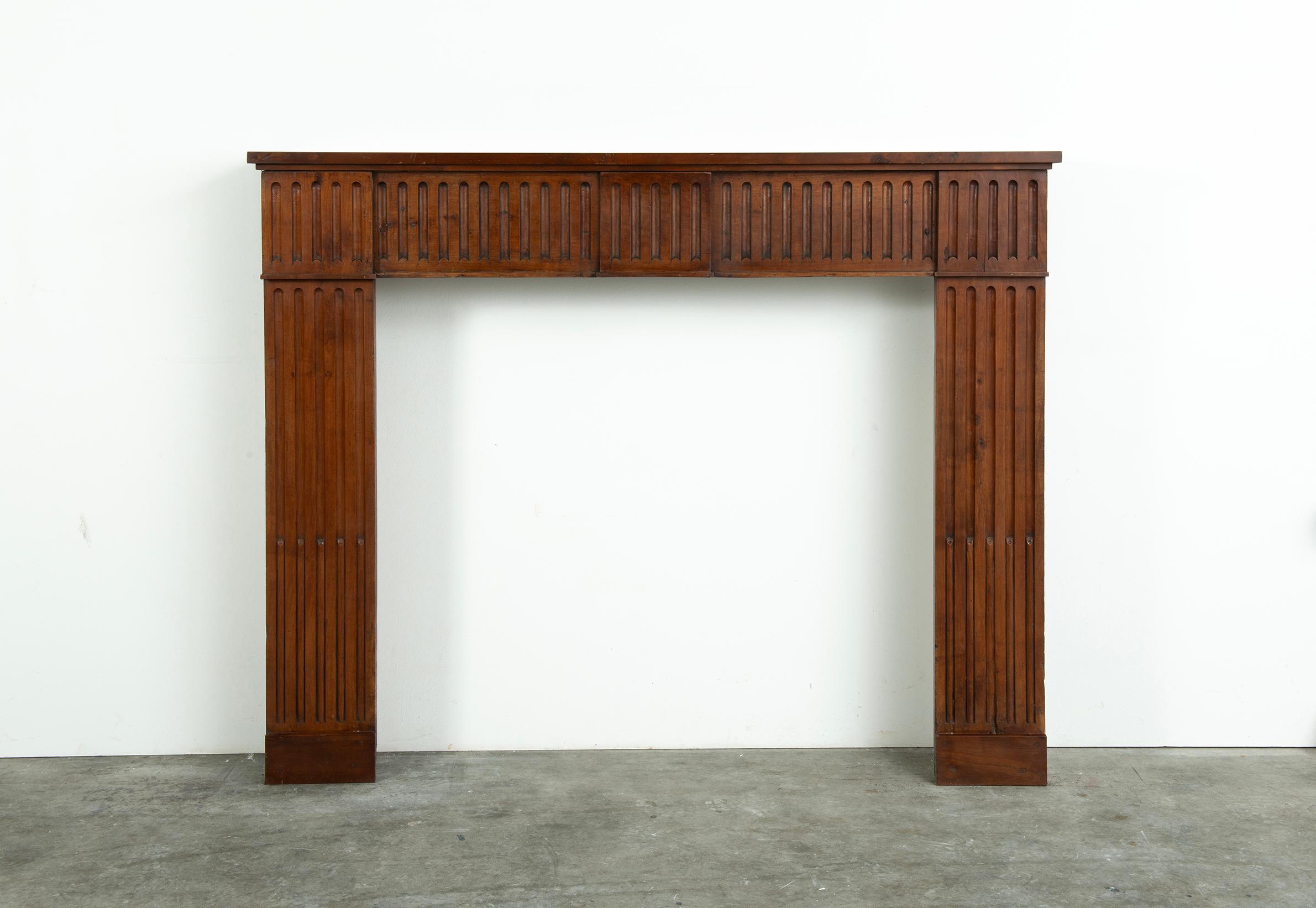 A very nice antique wooden fireplace mantel.

This lovely fluted antique mantel is build up in 4 parts, two legs, the frieze and the topshelf. It can easy be disassemble and shipped.

The endblocks appear to have been added on later.

The opening