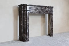 Antiker Kaminsims - Levanto Rouge Marmor - 19. Jahrhundert - Louis XVI