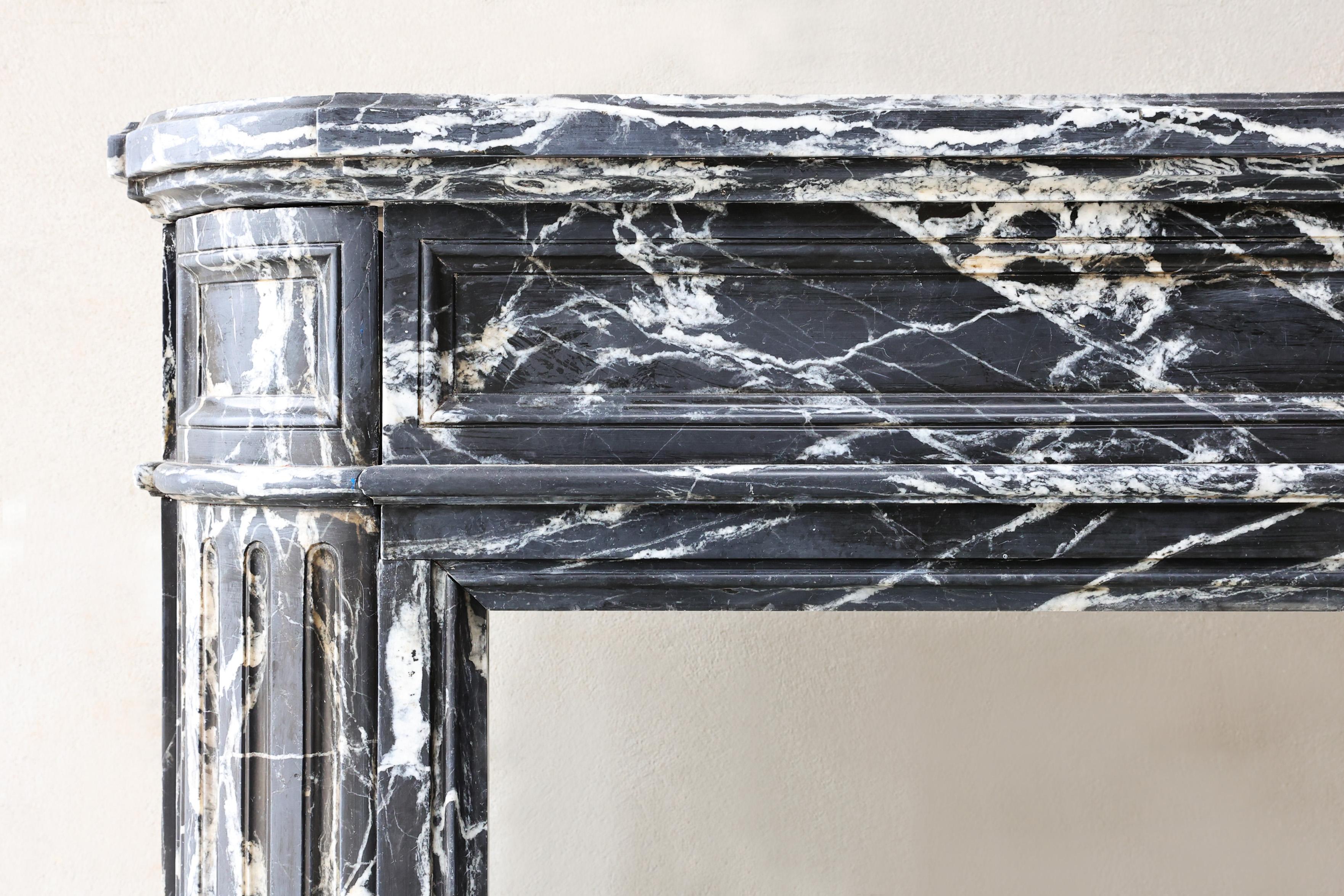 Antique Fireplace Mantel In Good Condition For Sale In Made, NL