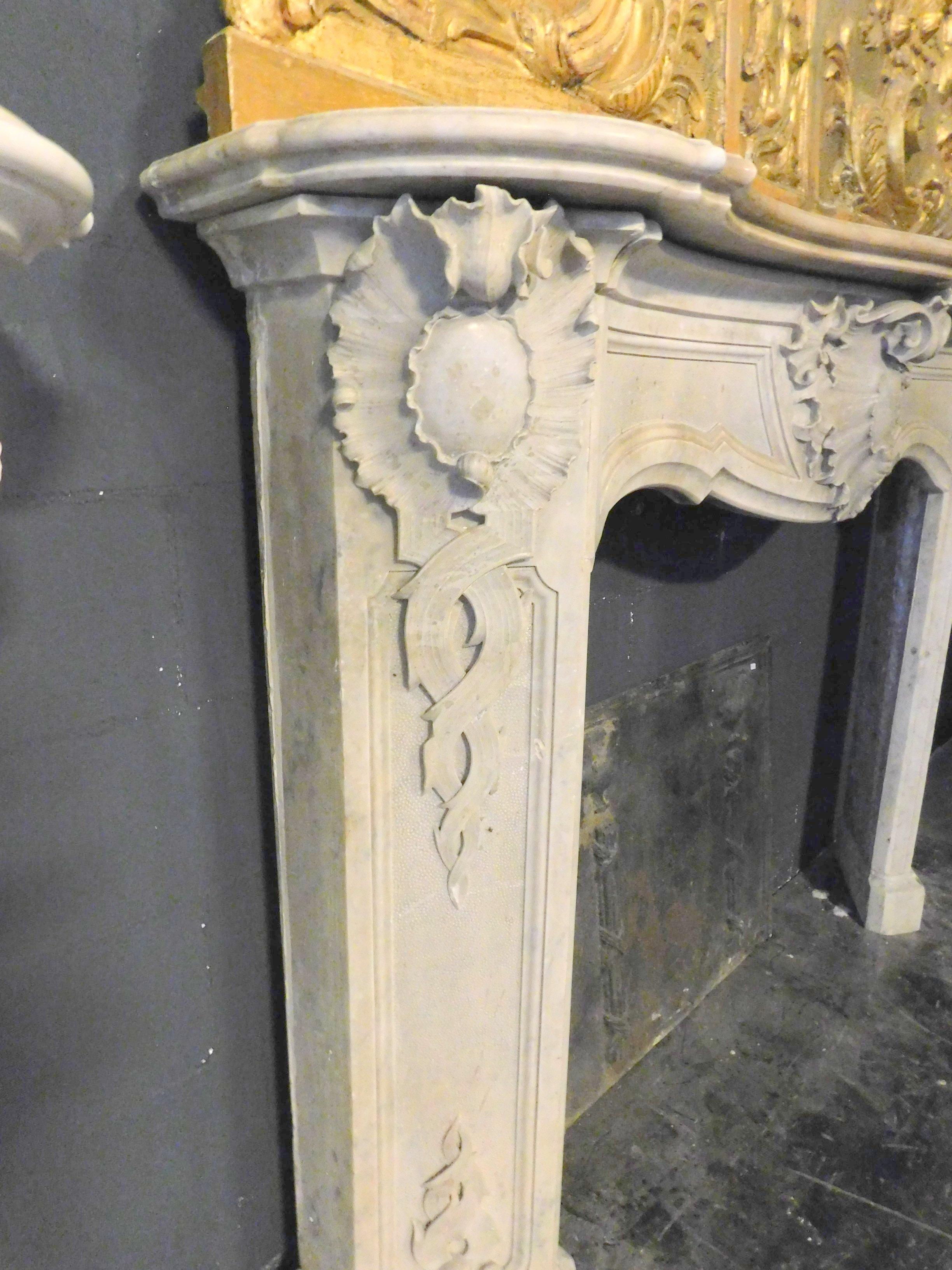 Antique Fireplace Mantel Richly Carved Grey Marble, Luxury Flora, 1800, Italy In Good Condition In Cuneo, Italy (CN)