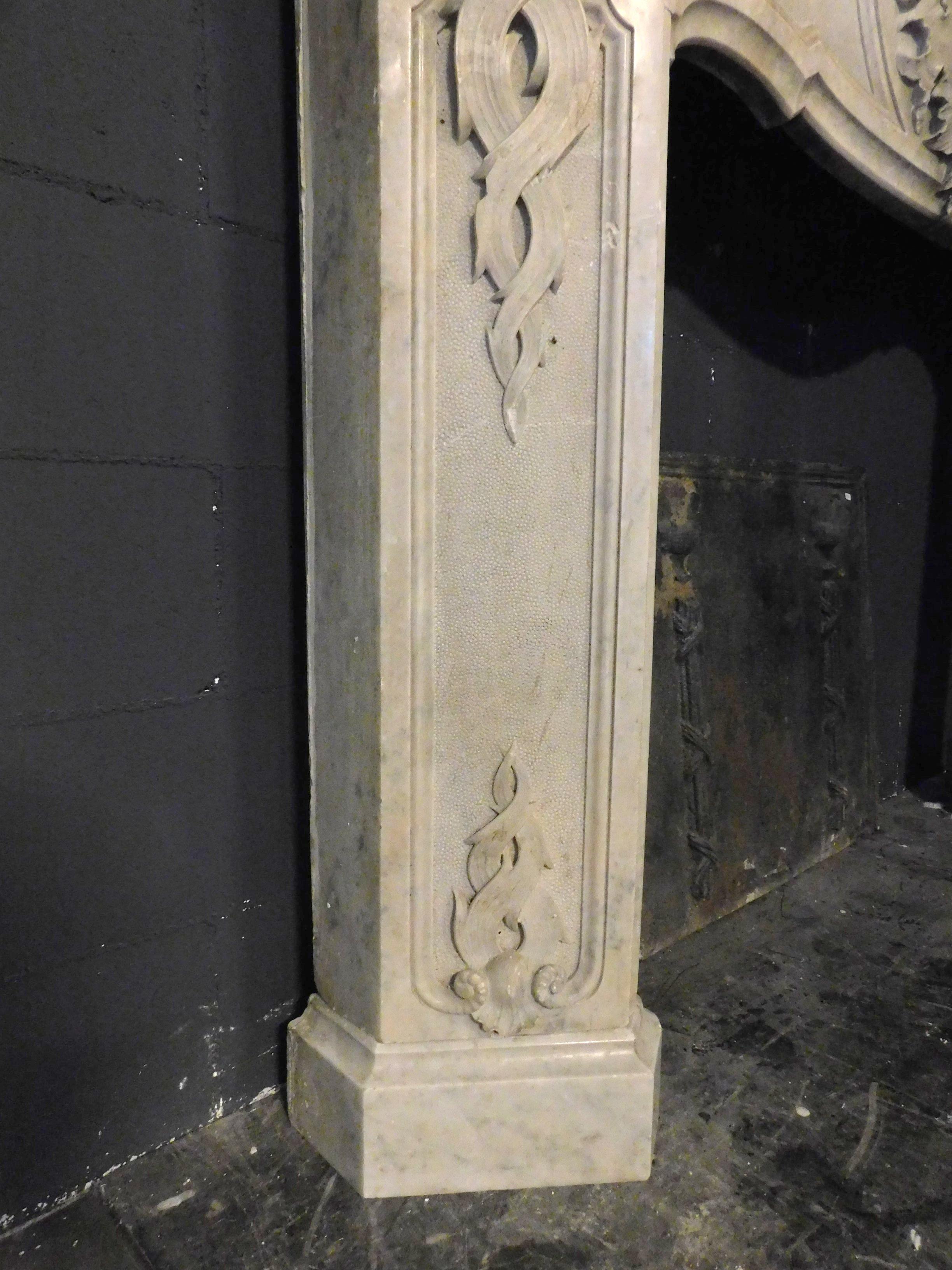 19th Century Antique Fireplace Mantel Richly Carved Grey Marble, Luxury Flora, 1800, Italy