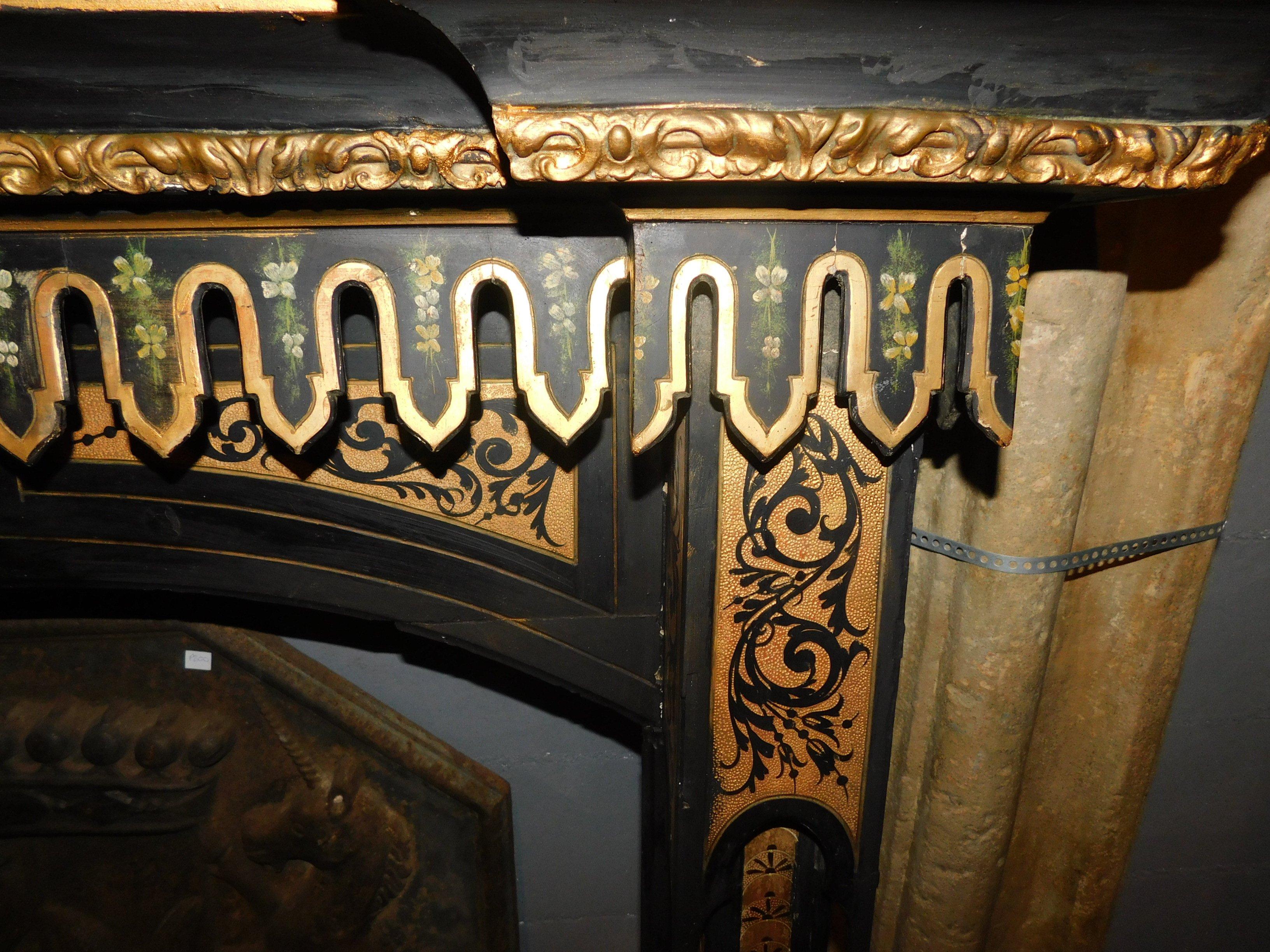 19th Century Antique Fireplace Mantle Black and Gold Lacquered Wood, Neo-Gothic, 1800, Italy For Sale