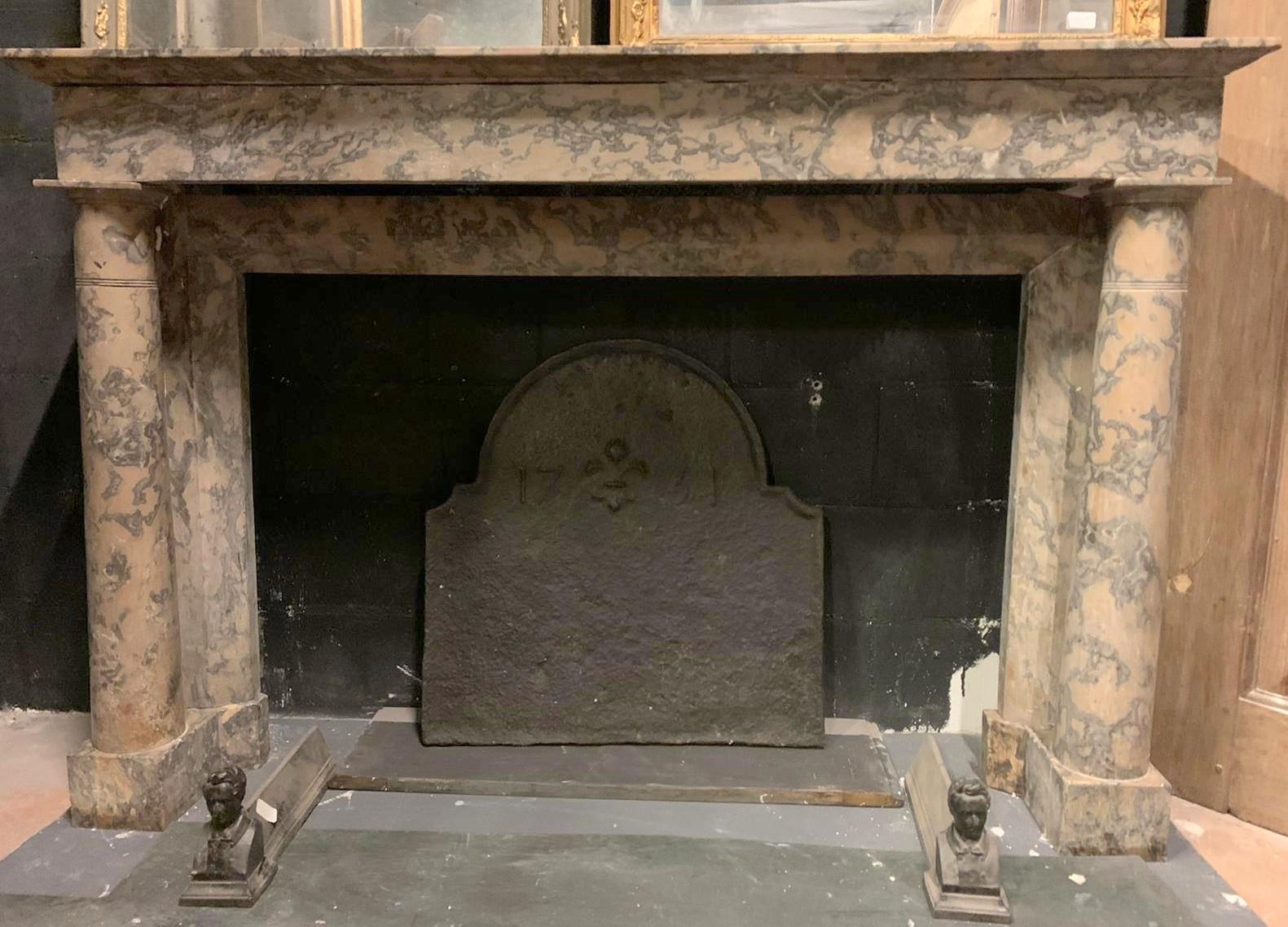 Antique fireplace mantle, hand-carved in Empire style, original from the first half of the 19th century, built for a palace in Italy.
Elegant and composed in shapes, geometric and clean with typical column and colored marble with various tones,