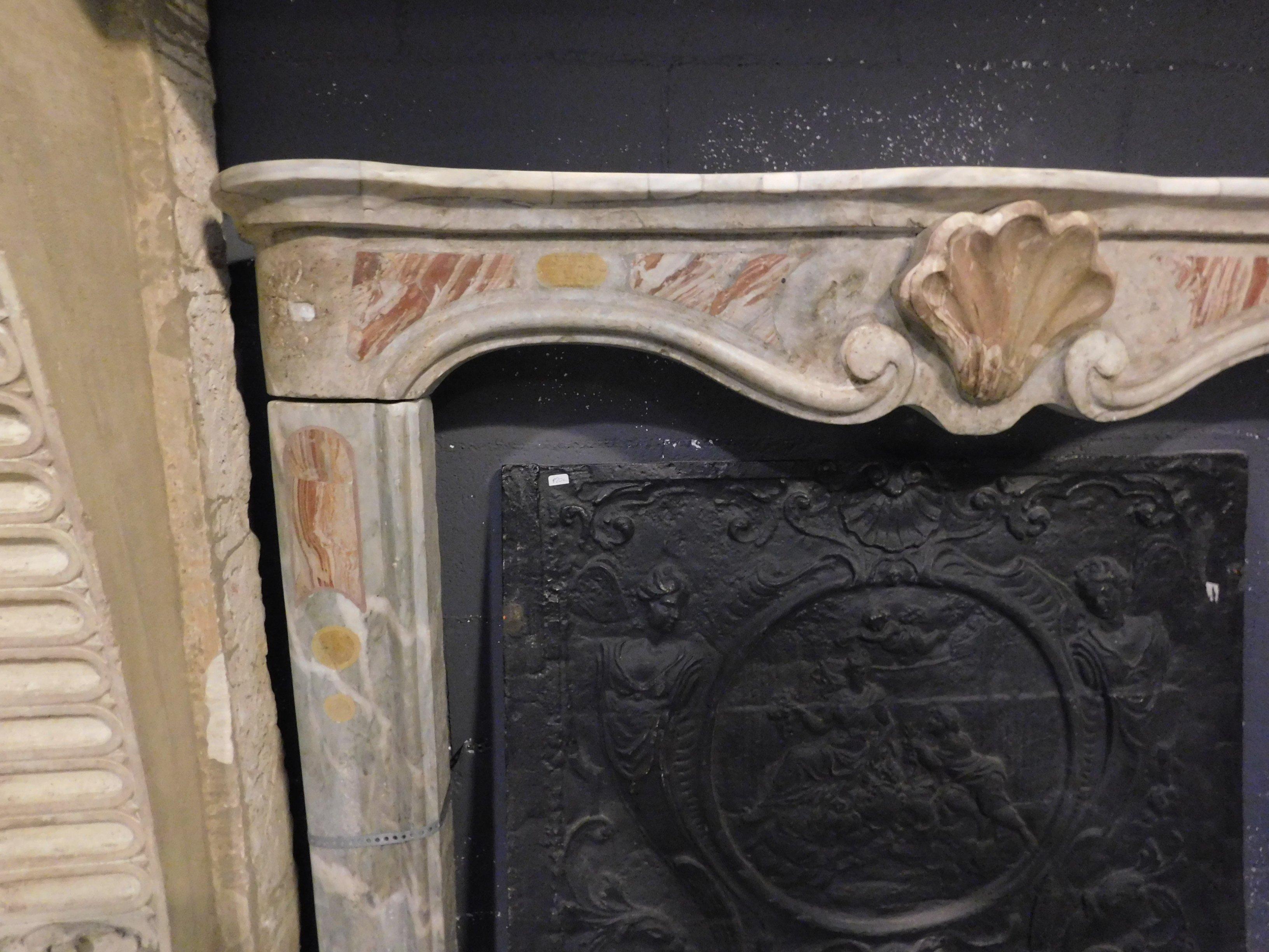 Antique Fireplace Mantle in Bardiglio Marble, Central Shell, 19th Century, Italy For Sale 6