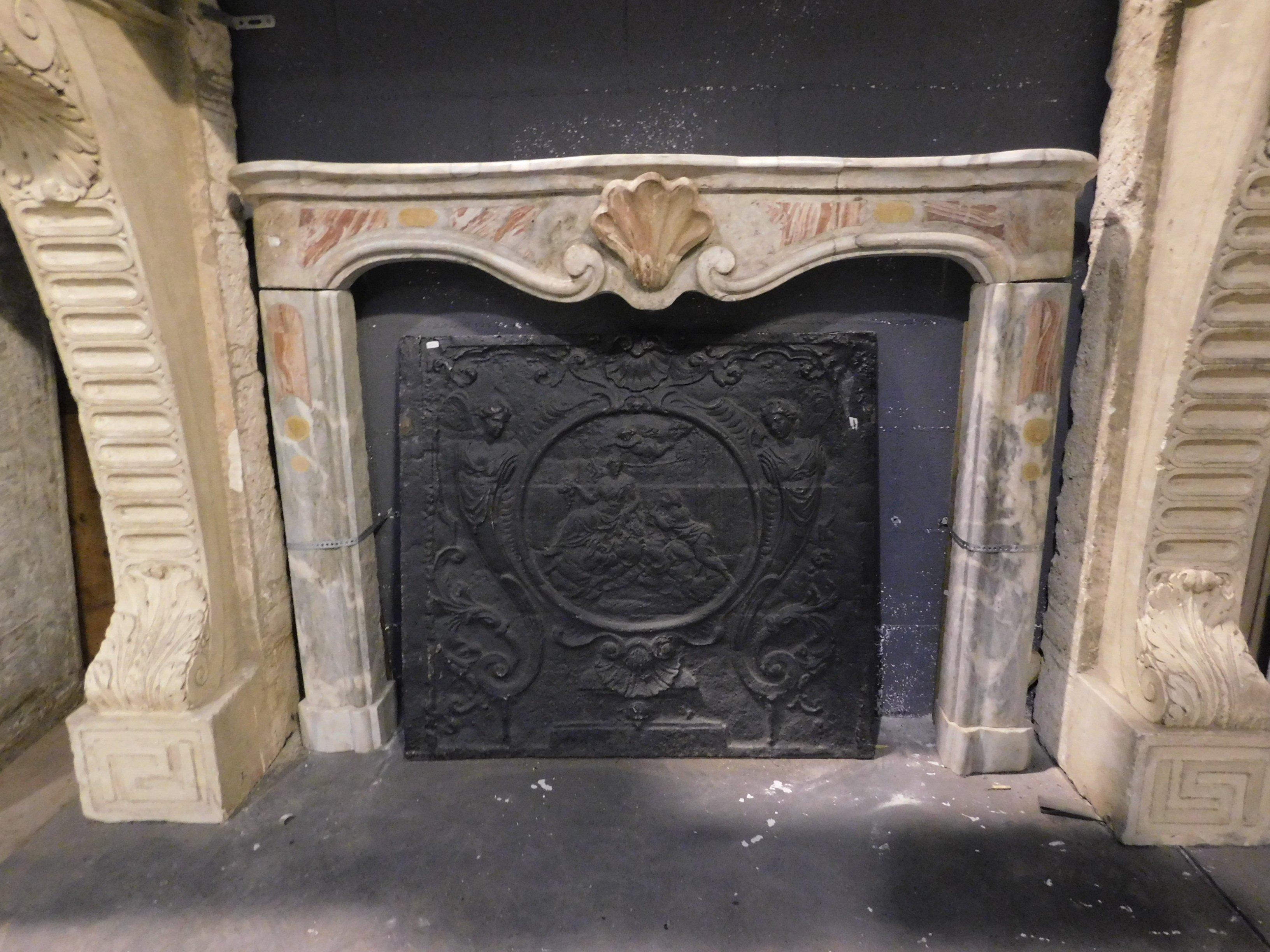 Antique Fireplace Mantle in Bardiglio Marble, Central Shell, 19th Century, Italy For Sale 3