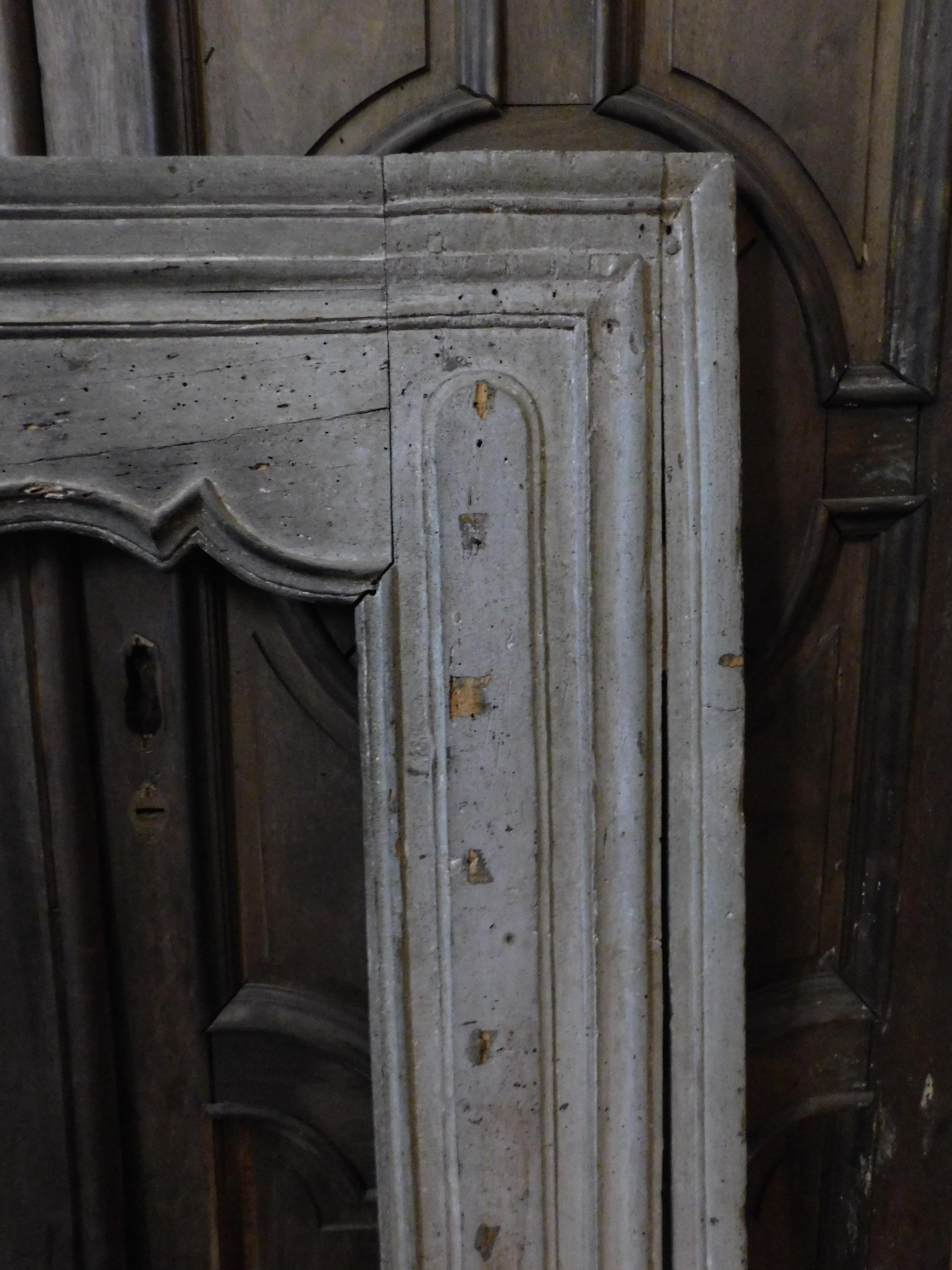 Antique Fireplace Mantle in Gray Lacquered Wood, 18th Century, Italy In Good Condition For Sale In Cuneo, Italy (CN)