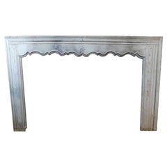 Antico caminetto in legno laccato grigio, 18° secolo, Italia