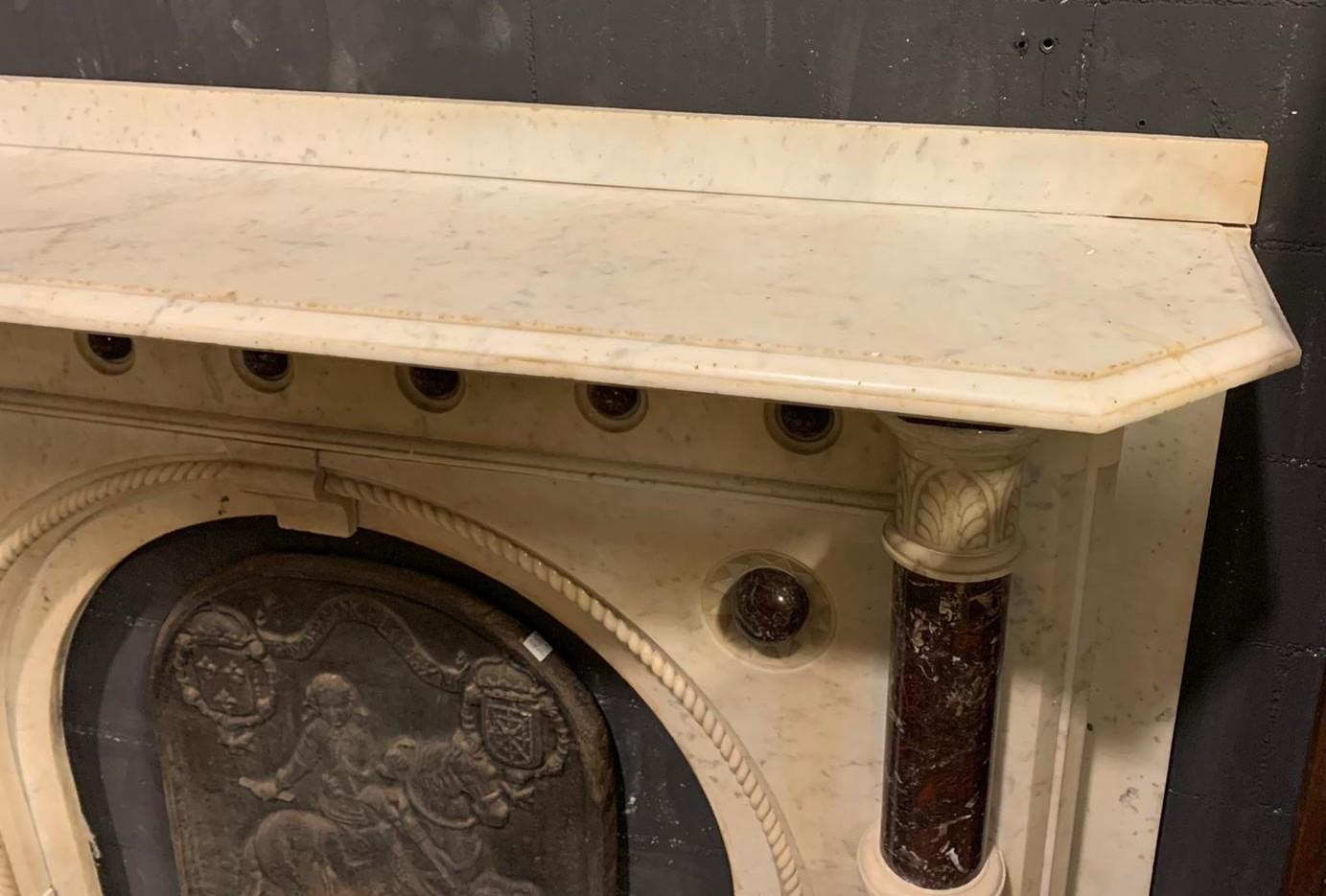 Antique Fireplace Mantle in White and Red Marble, Inlaid and Carved, '800 Italy For Sale 1