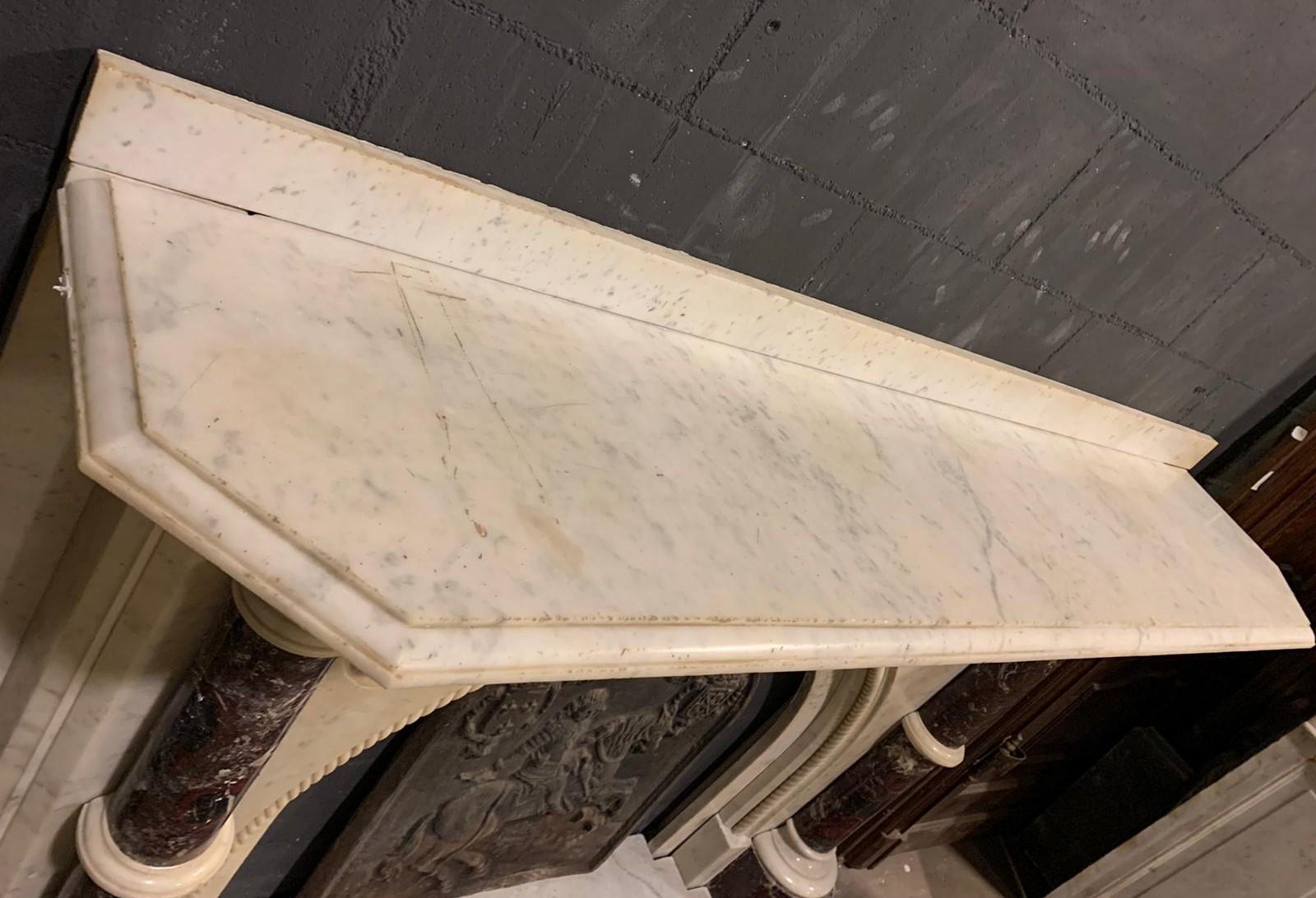 Antique Fireplace Mantle in White and Red Marble, Inlaid and Carved, '800 Italy For Sale 2