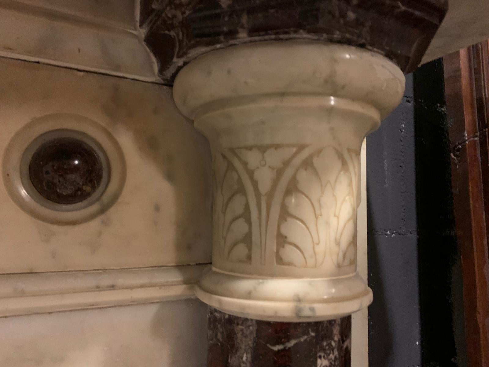 Hand-Carved Antique Fireplace Mantle in White and Red Marble, Inlaid and Carved, '800 Italy For Sale