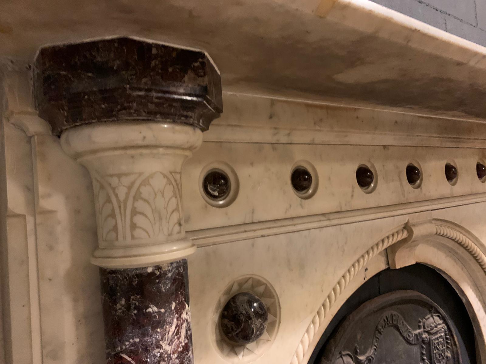 19th Century Antique Fireplace Mantle in White and Red Marble, Inlaid and Carved, '800 Italy For Sale