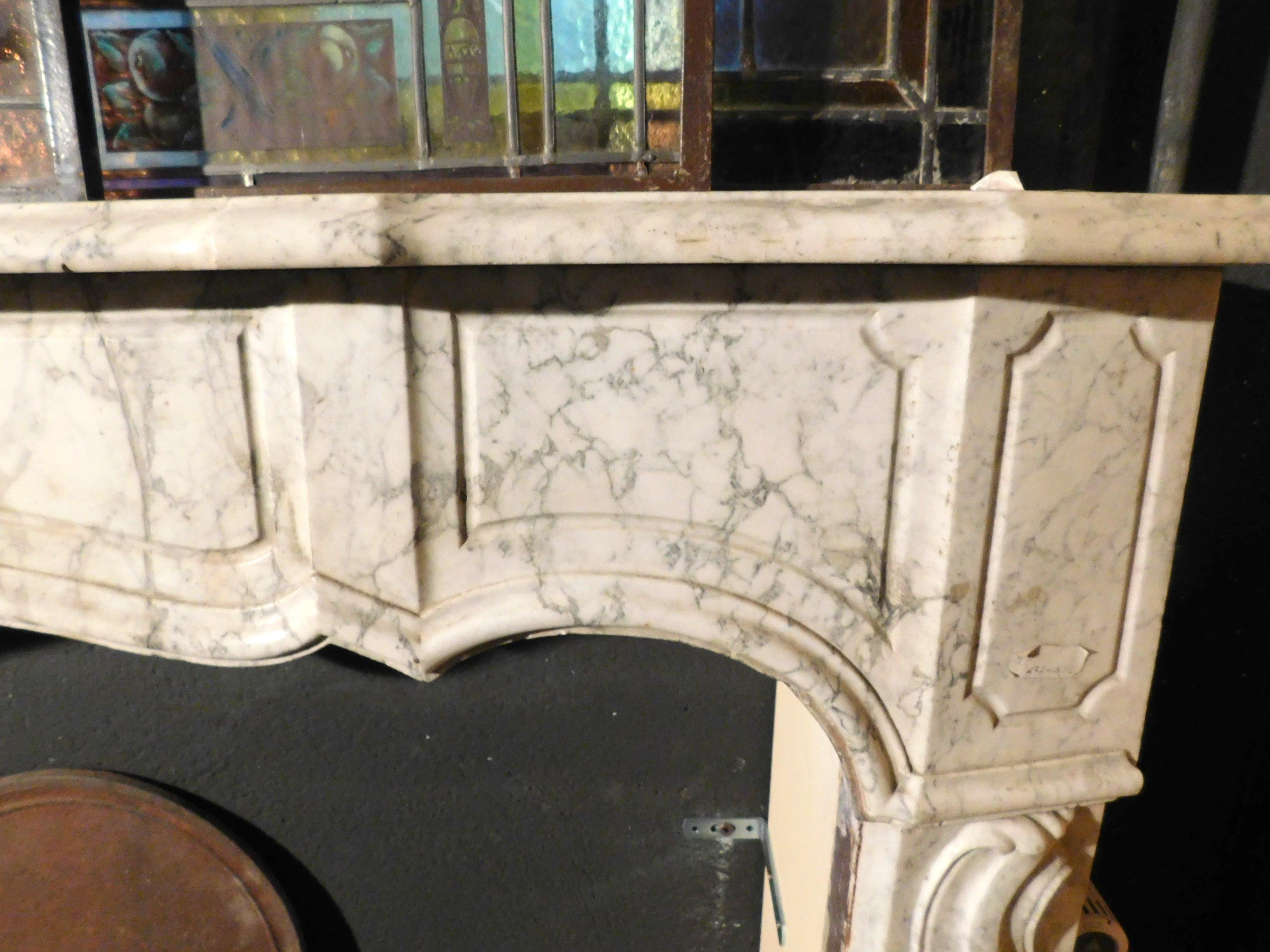 Antique Fireplace Mantle White Carrara Marble, Sculpted Shell, 18th Century Italy For Sale 4