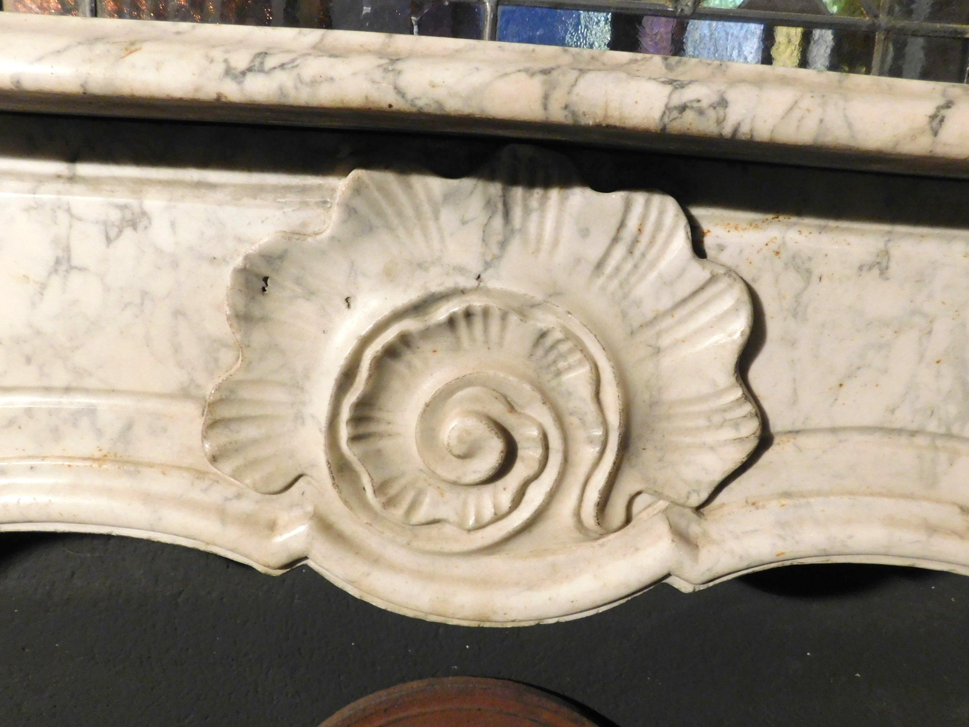 Antique Fireplace Mantle White Carrara Marble, Sculpted Shell, 18th Century Italy For Sale 9