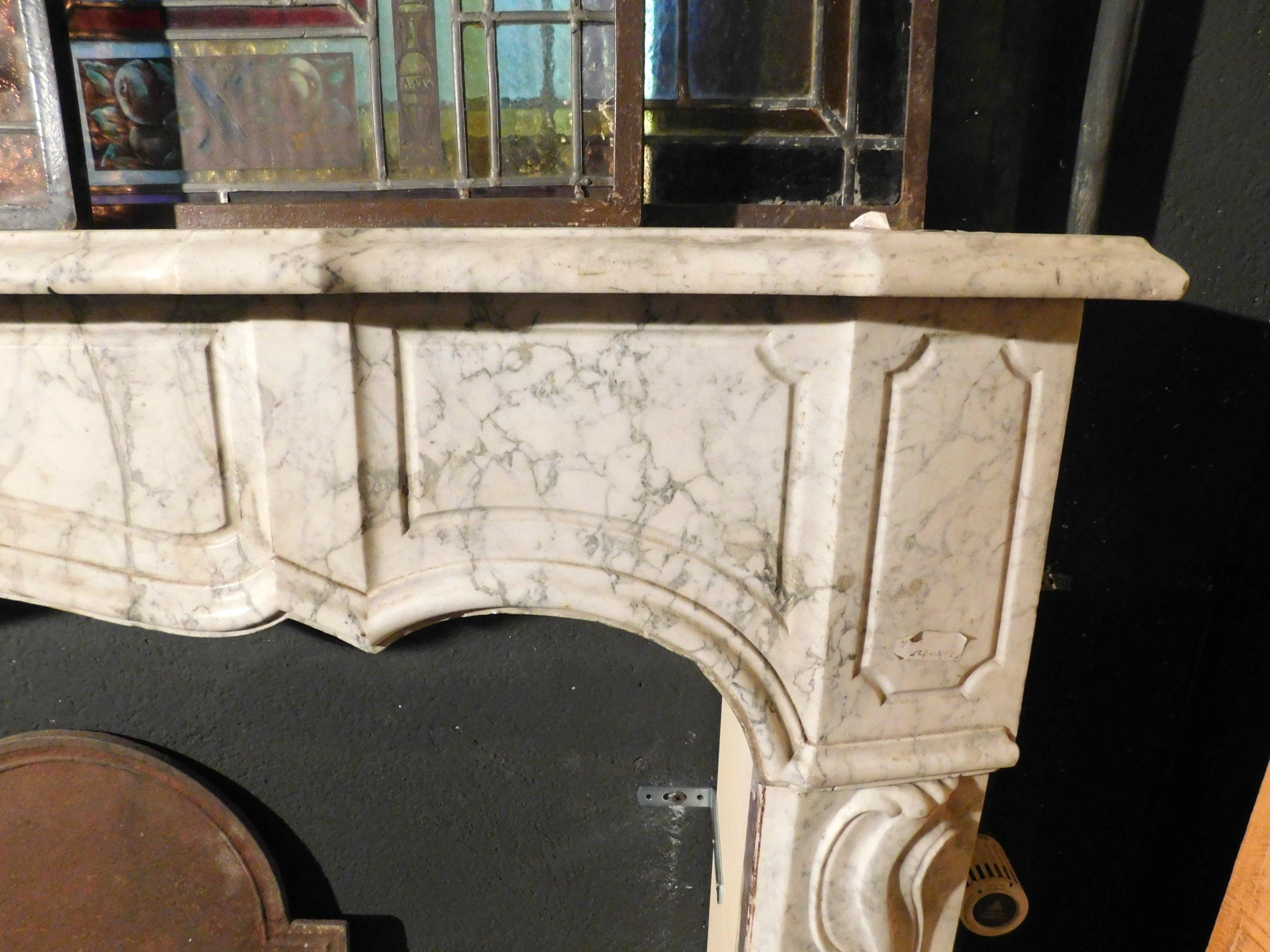 Cheminée ancienne en marbre blanc de Carrare, coquillage sculpté, Italie, XVIIIe siècle en vente 9