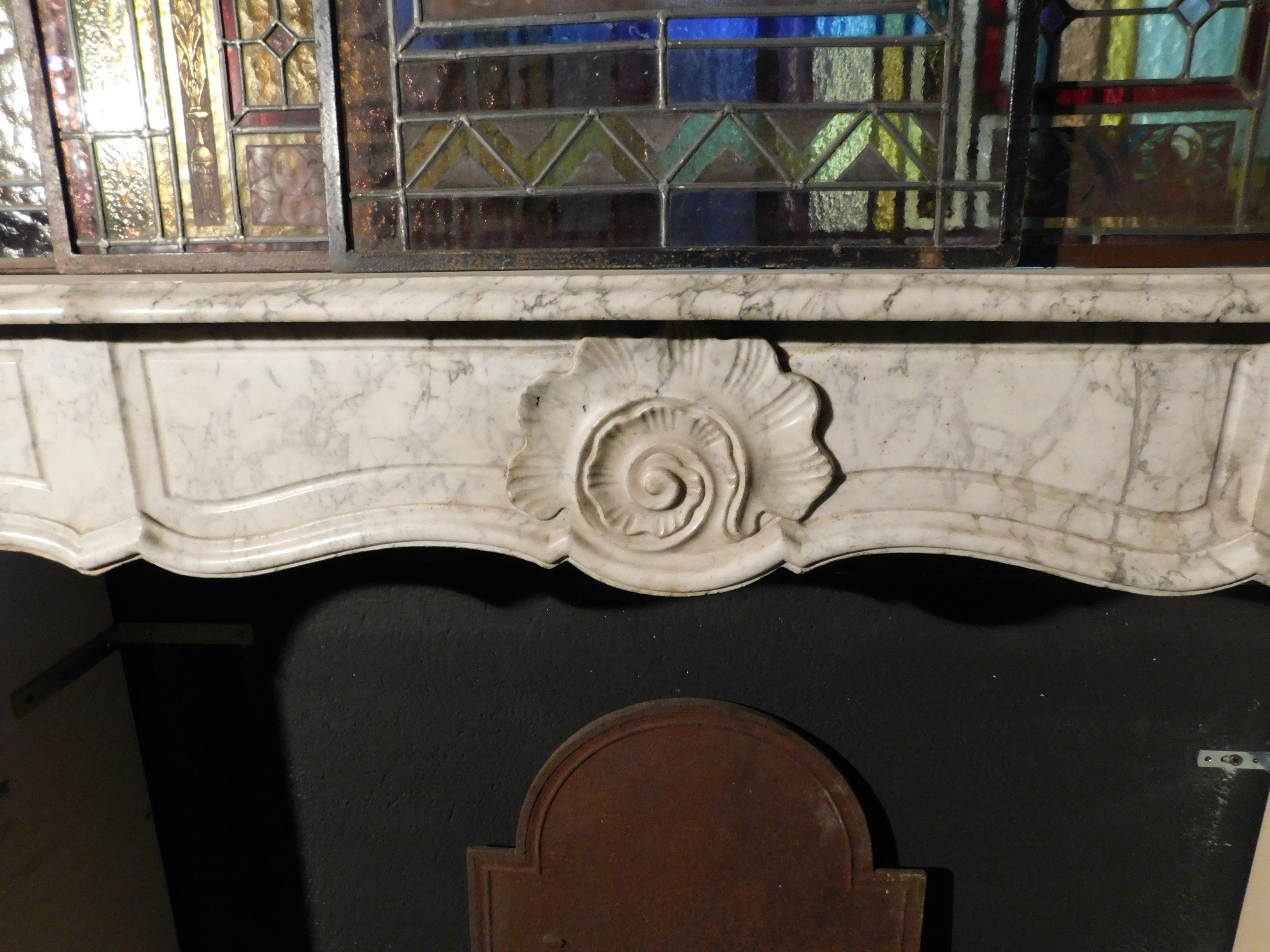 Antique Fireplace Mantle White Carrara Marble, Sculpted Shell, 18th Century Italy For Sale 3