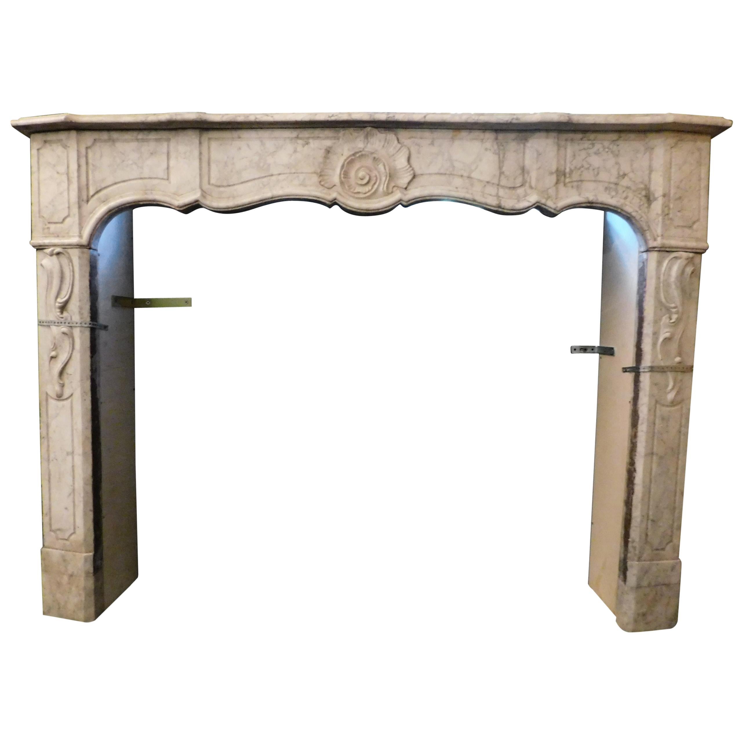 Antique Fireplace Mantle White Carrara Marble, Sculpted Shell, 18th Century Italy For Sale