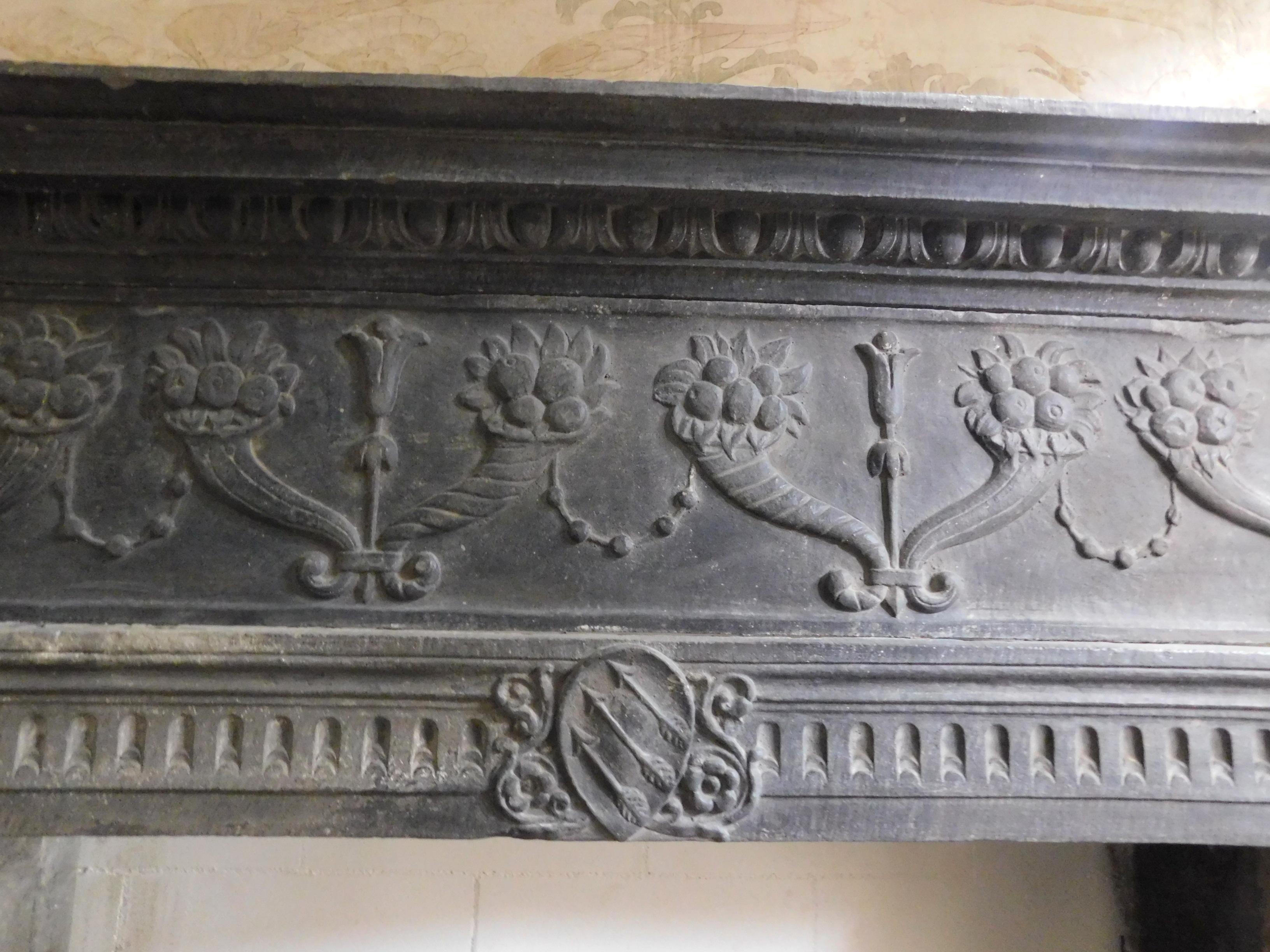 Antique Fireplace Mantle with Richly Carved Slate Stone, 16th Century Italy In Good Condition In Cuneo, Italy (CN)