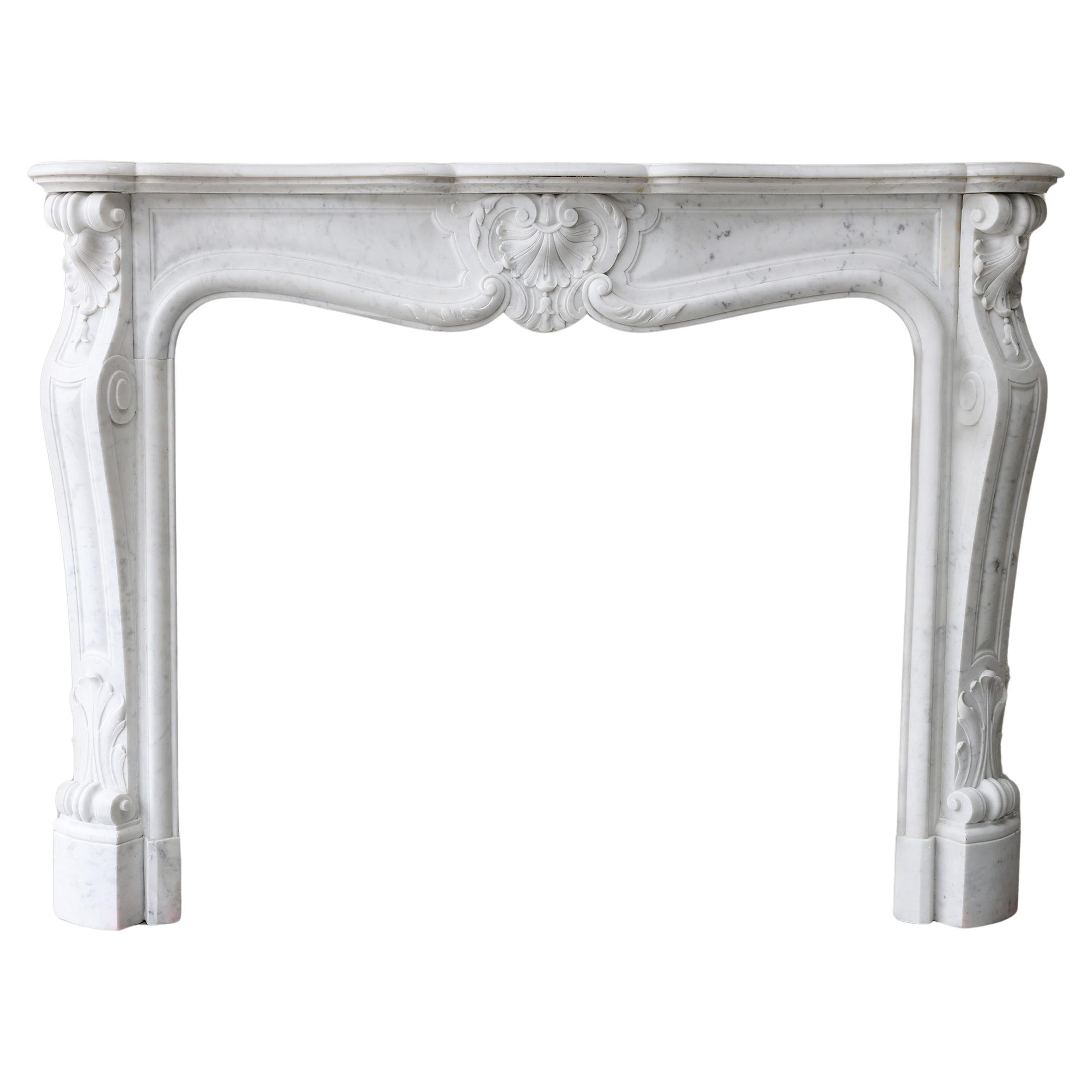 Antiker Kamin aus Carrara-Marmor, 19. Jahrhundert, Louis XV.-Stil