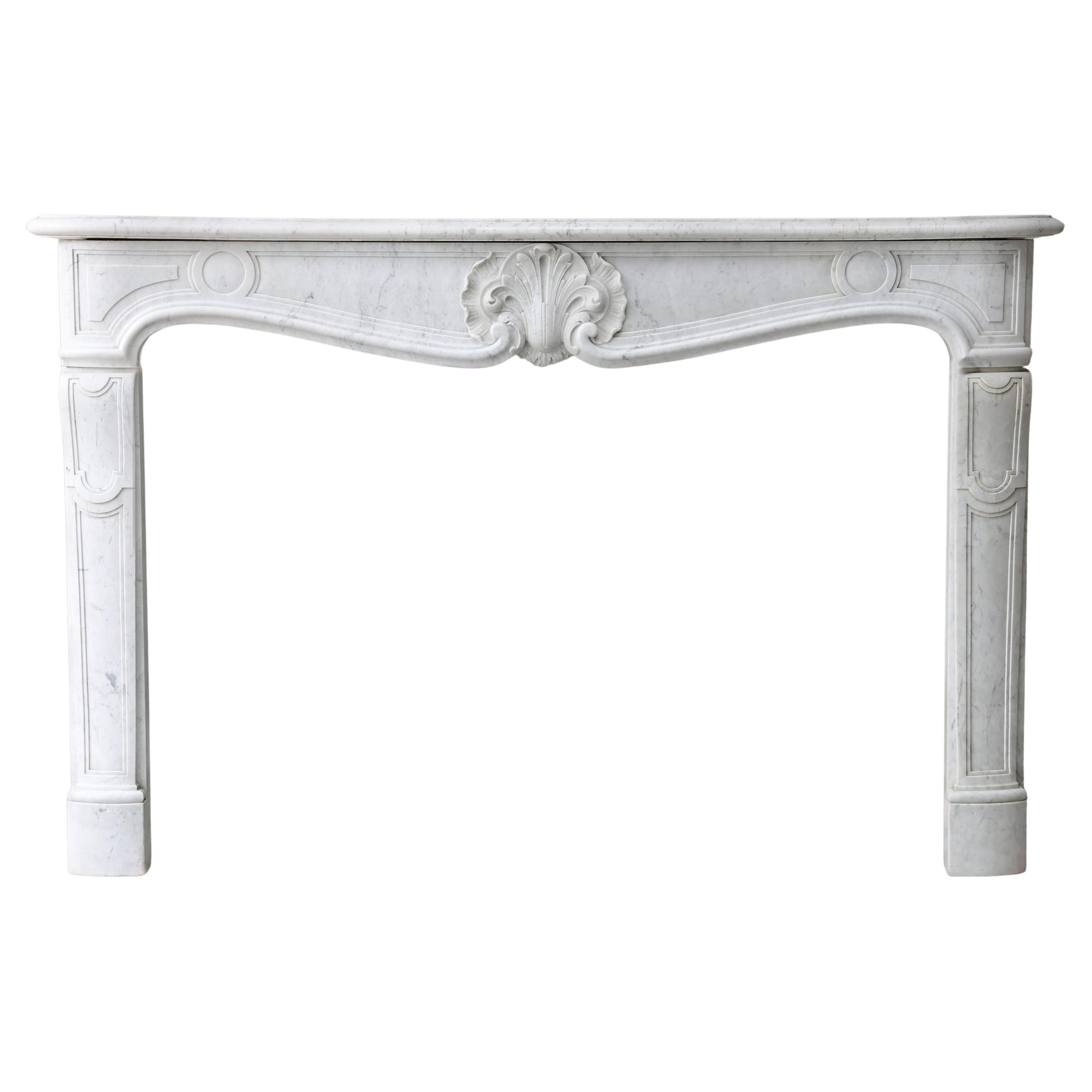 Antiker Kamin aus Carrara-Marmor, großformatig, Louis XV.-Stil, 19. Jahrhundert