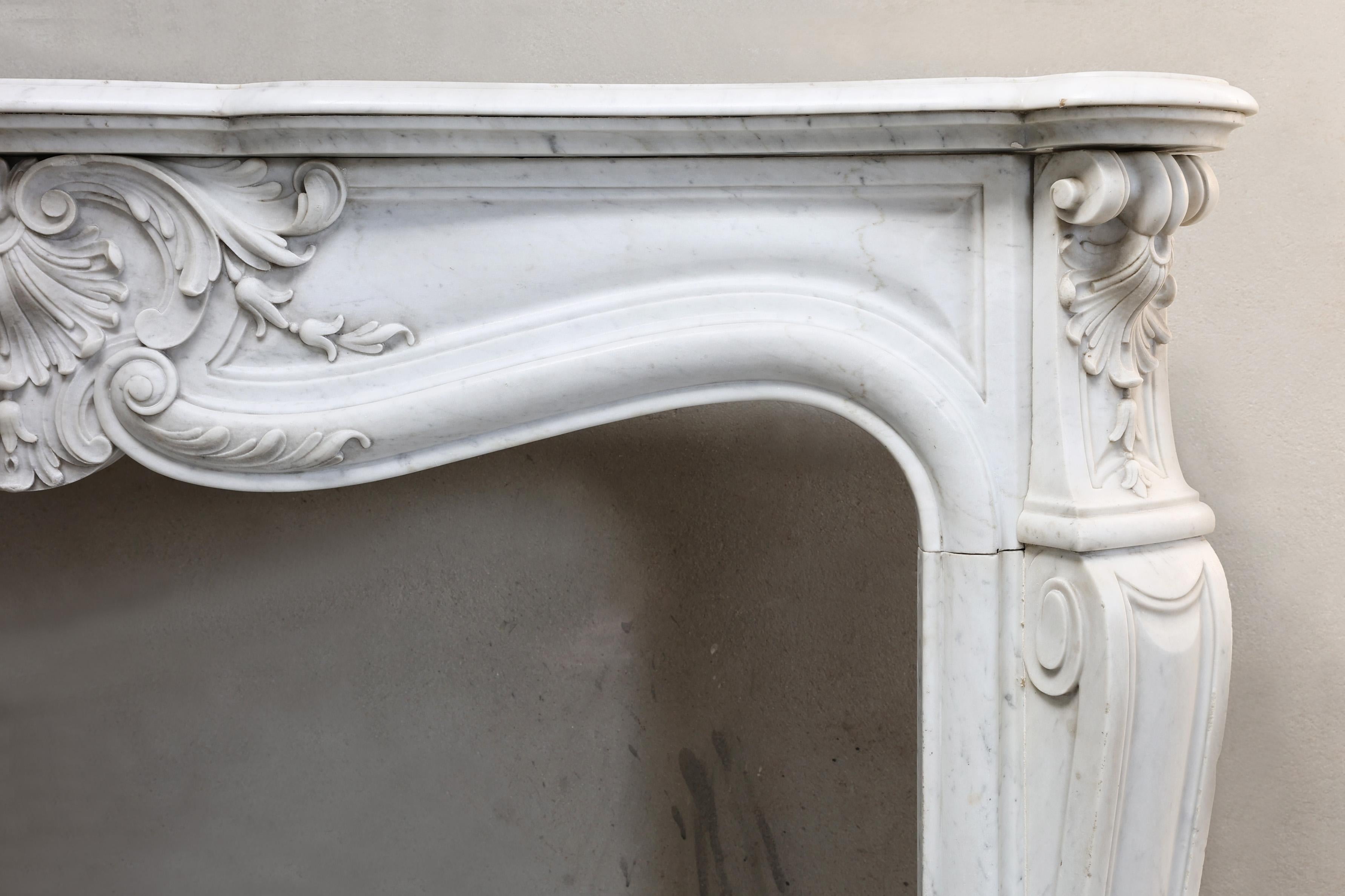 French Antique fireplace of carrara marble in style of Louis XV For Sale