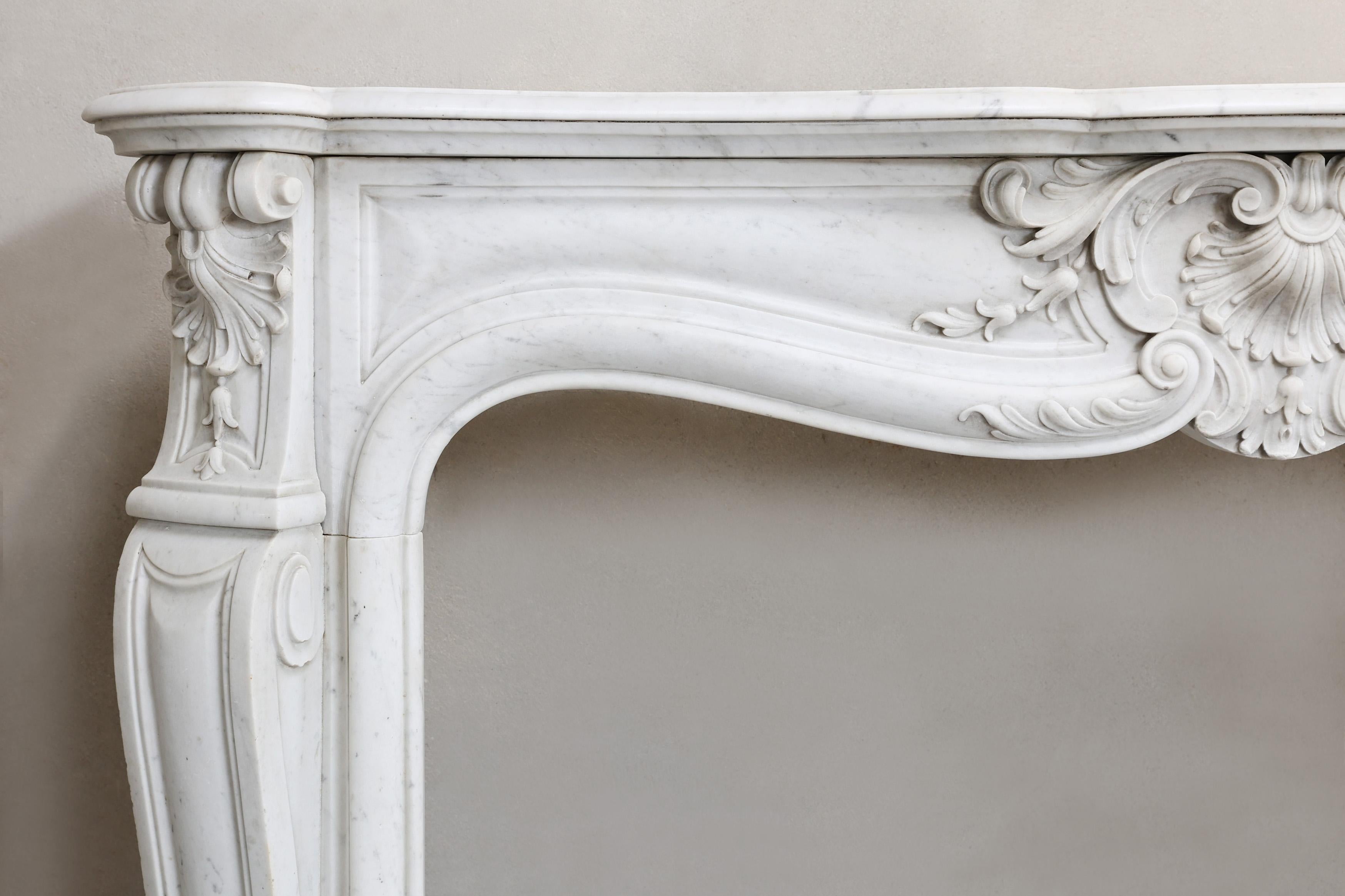19th Century Antique fireplace of carrara marble in style of Louis XV For Sale