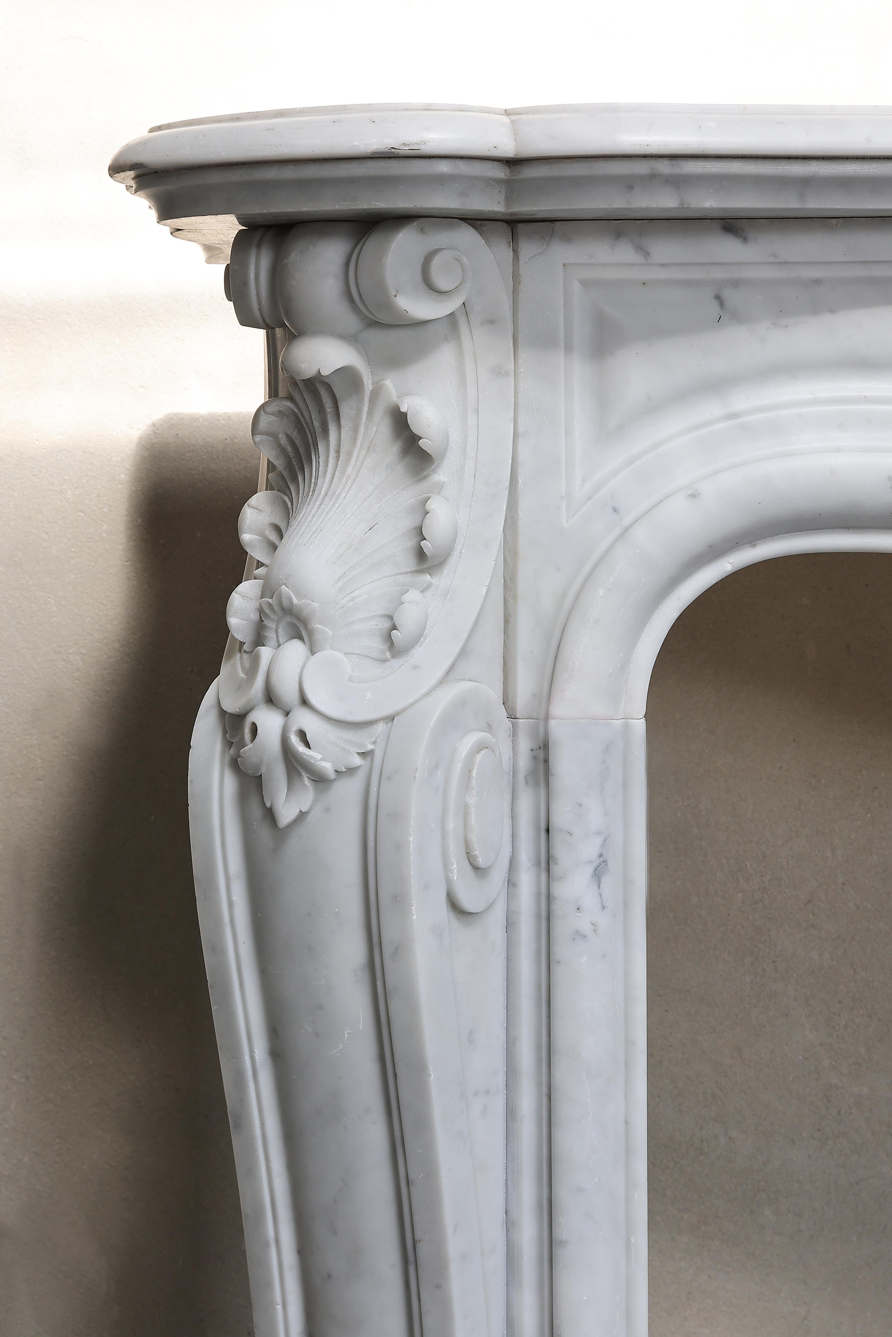 Antique Fireplace of Carrara Marble in Style of Louis XV from the 19th Century For Sale 6