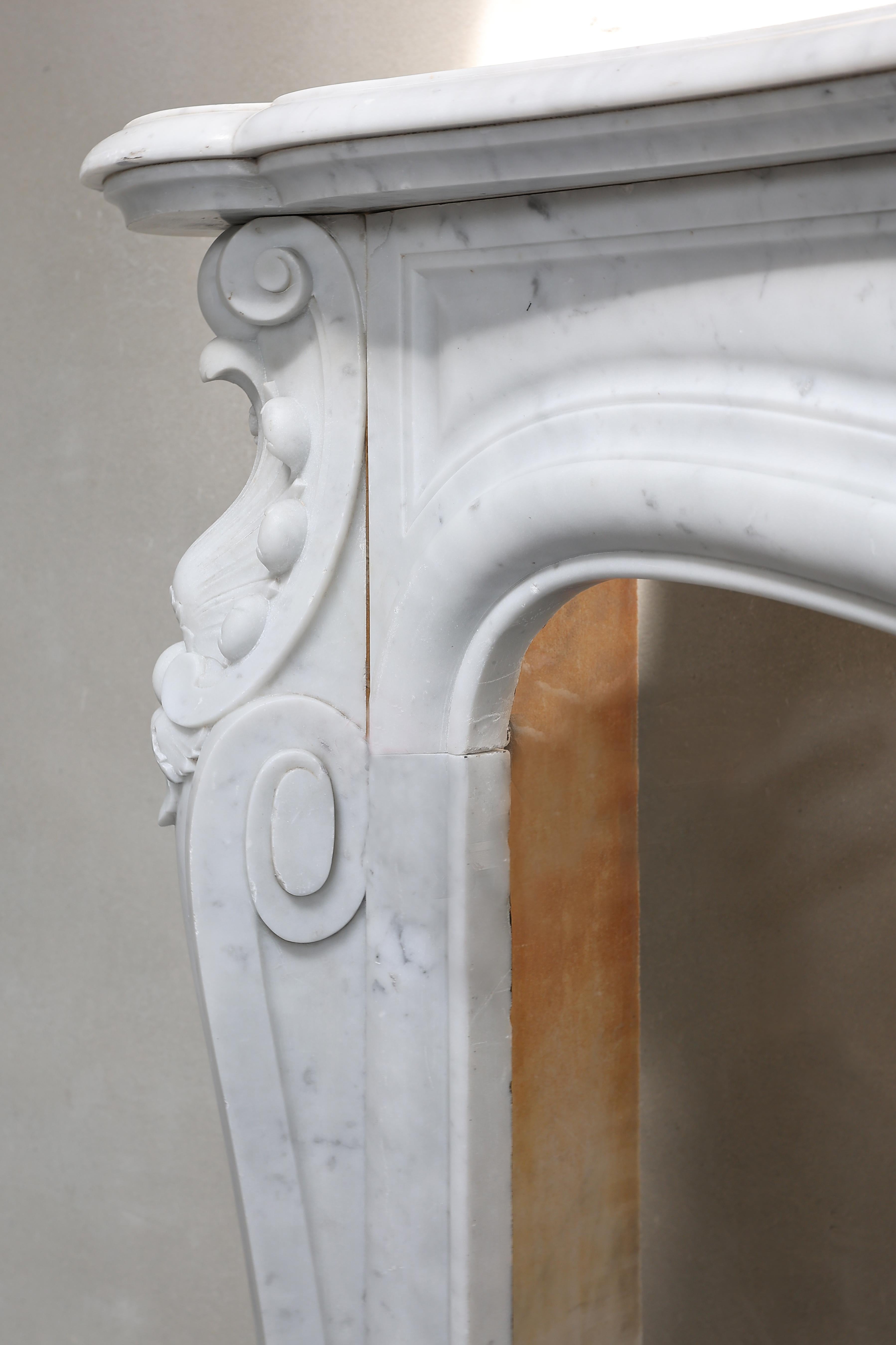 Antique Fireplace of Carrara Marble in Style of Louis XV from the 19th Century For Sale 7