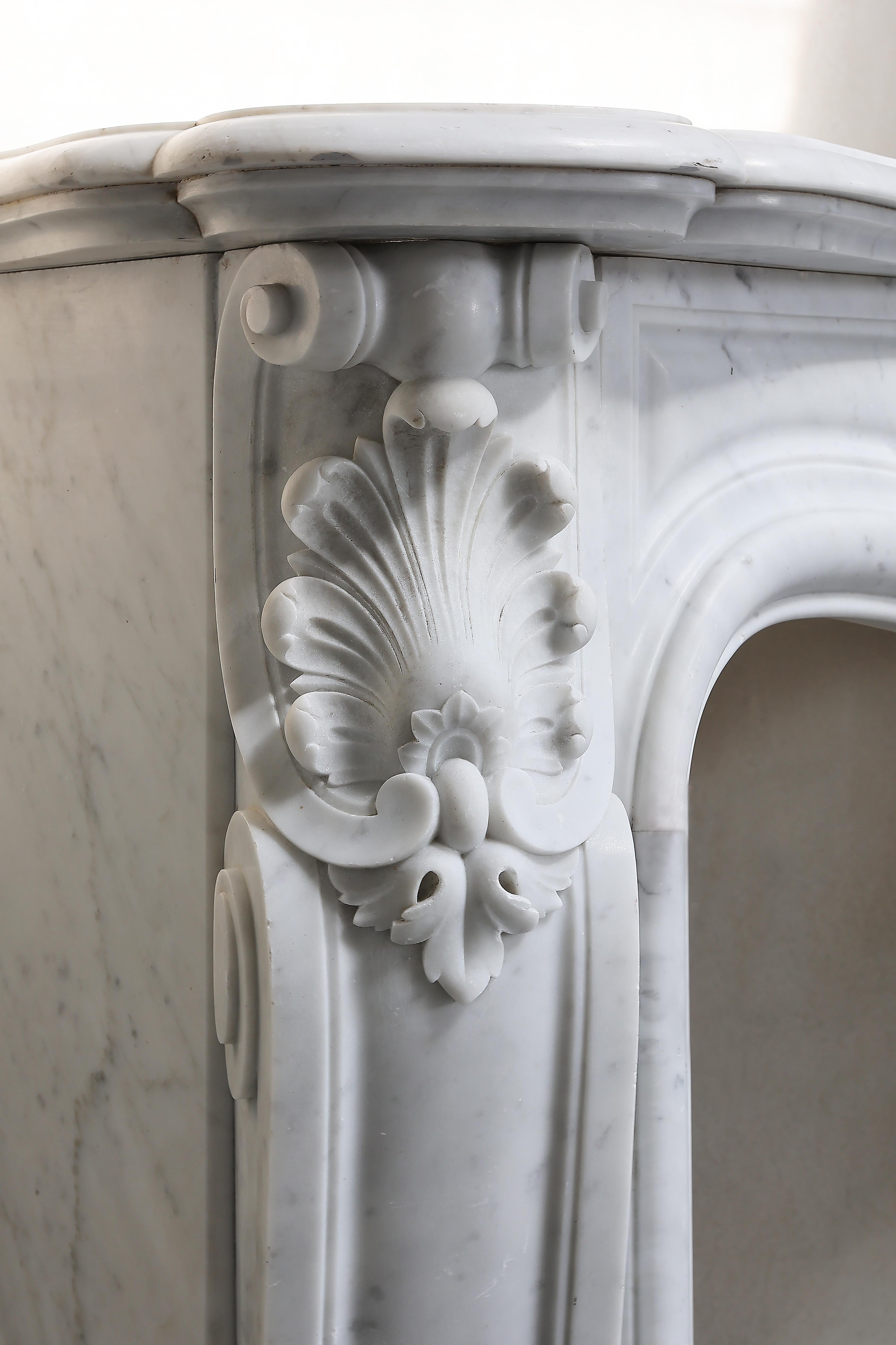 Antique Fireplace of Carrara Marble in Style of Louis XV from the 19th Century For Sale 8